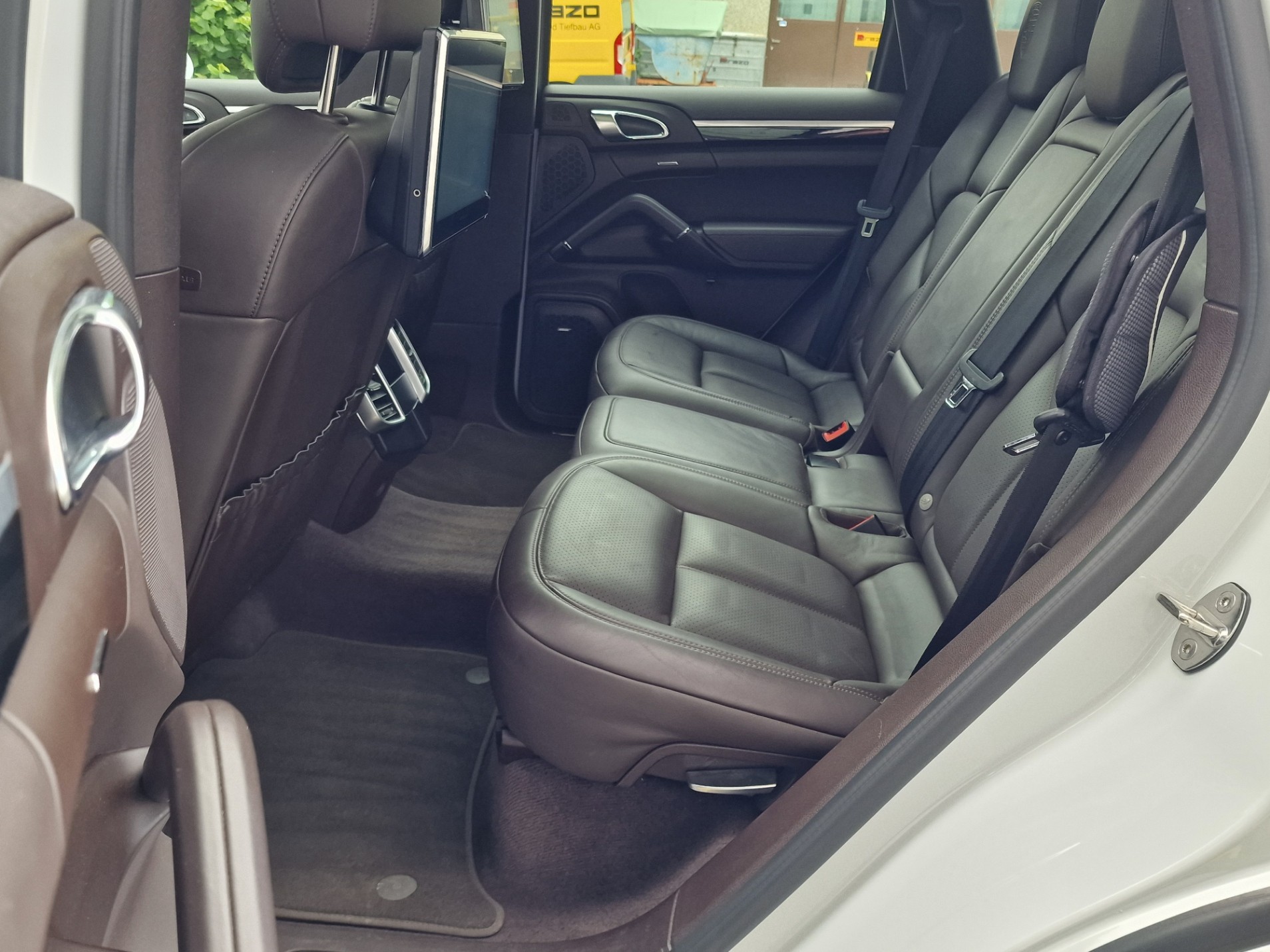 PORSCHE Cayenne Diesel Platinum Edition-image-14