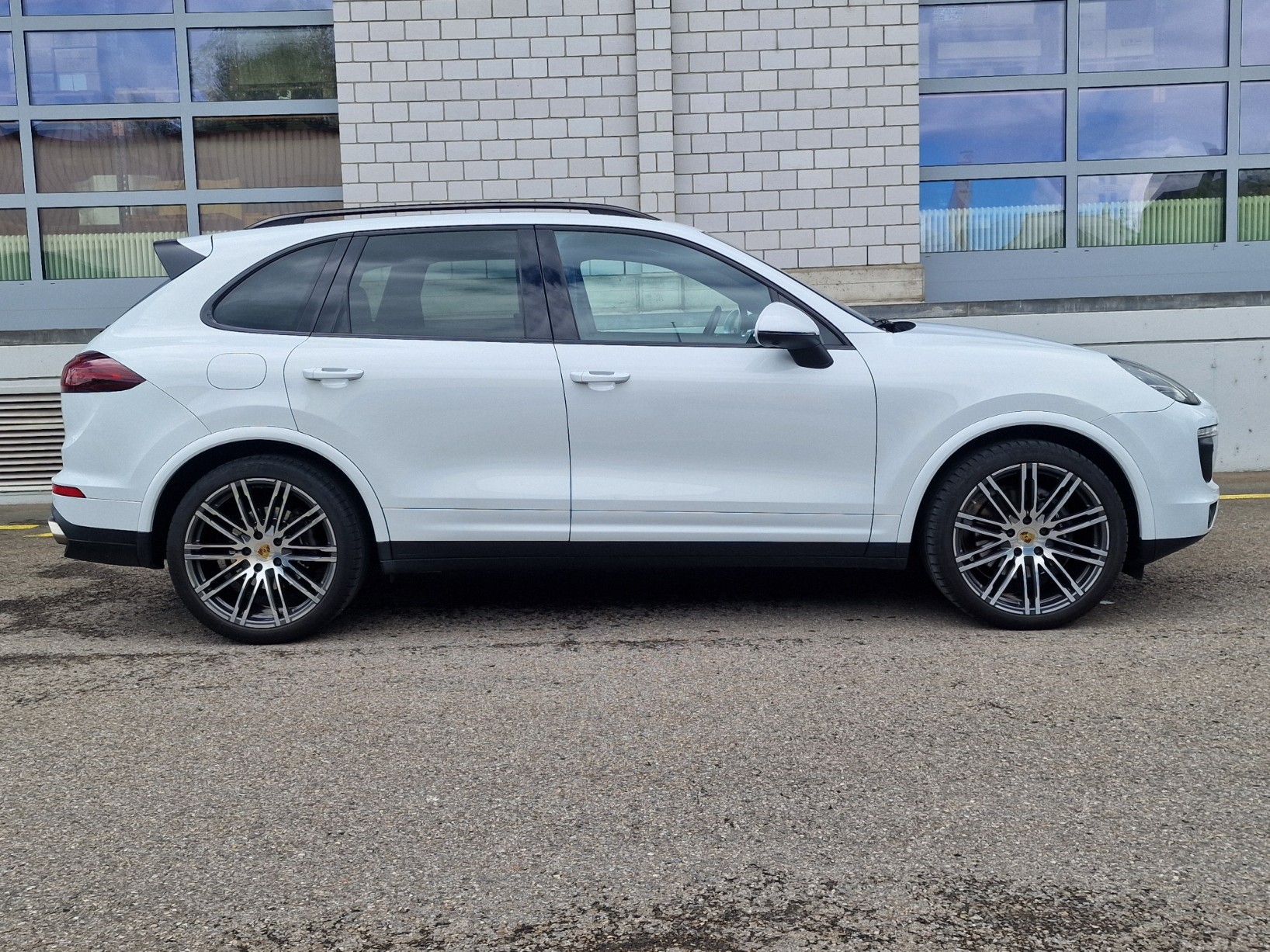 PORSCHE Cayenne Diesel Platinum Edition-image-3