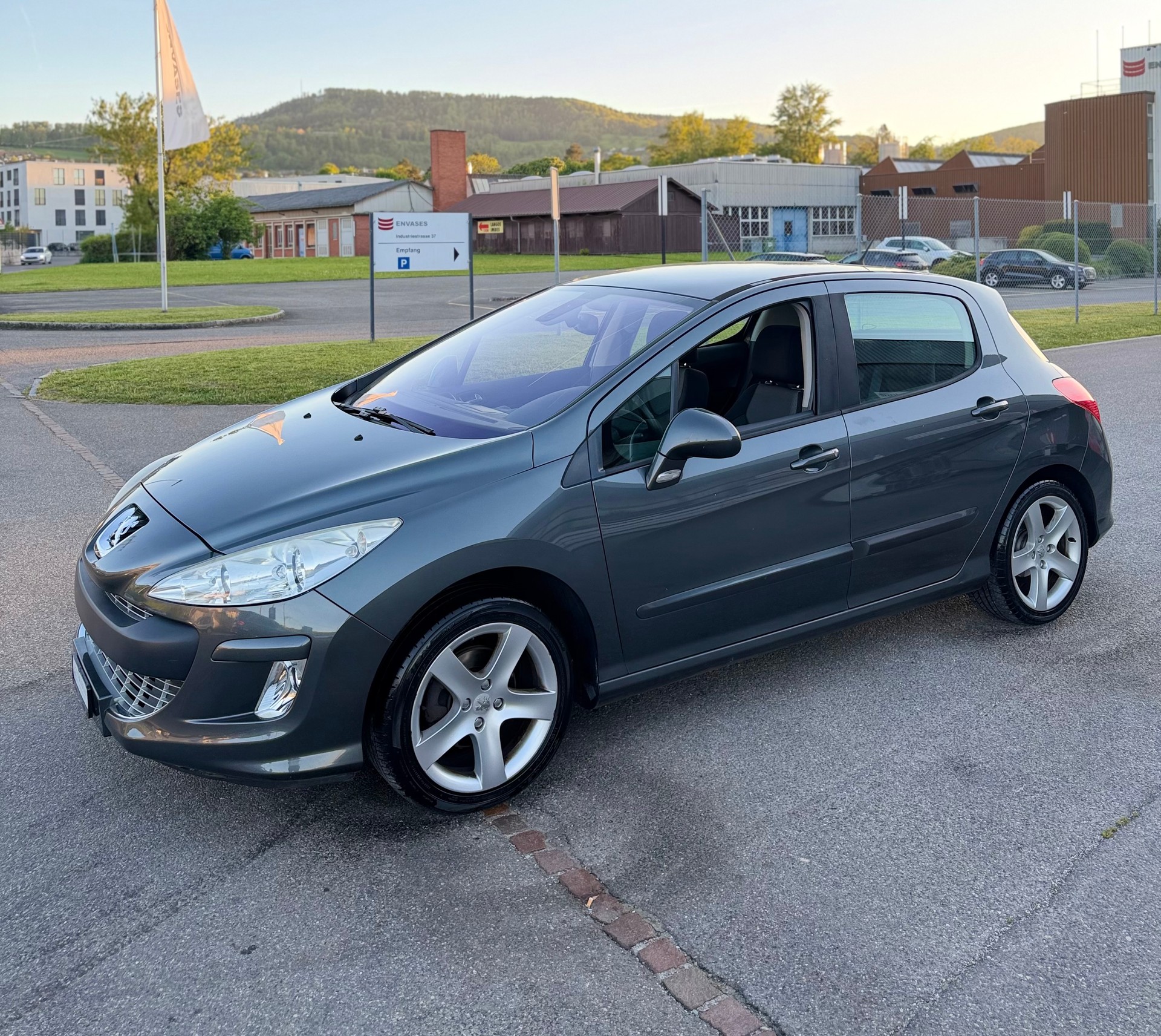 PEUGEOT 308 2.0 HDI Sport Pack Automatic-image-8