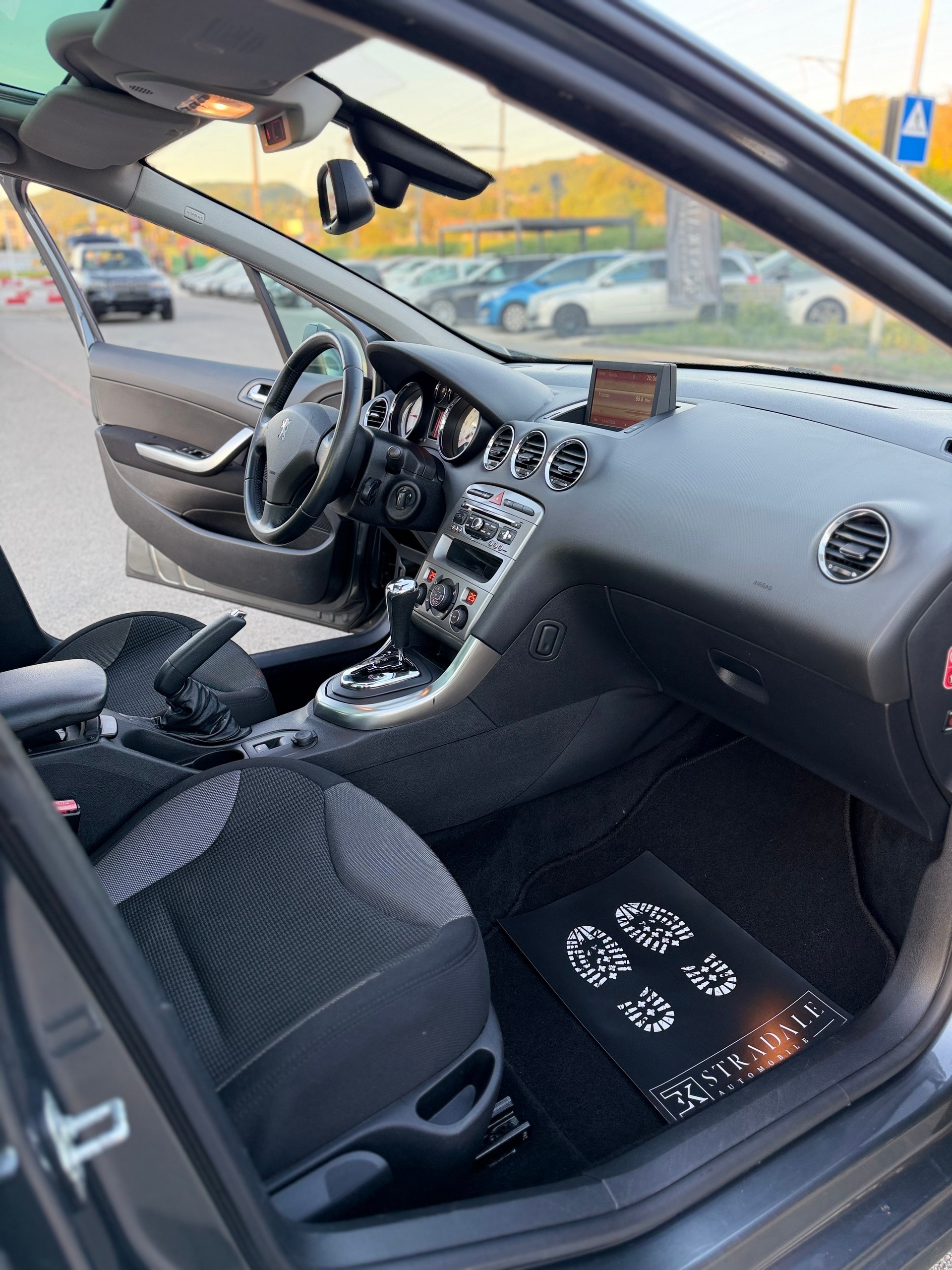 PEUGEOT 308 2.0 HDI Sport Pack Automatic-image-13