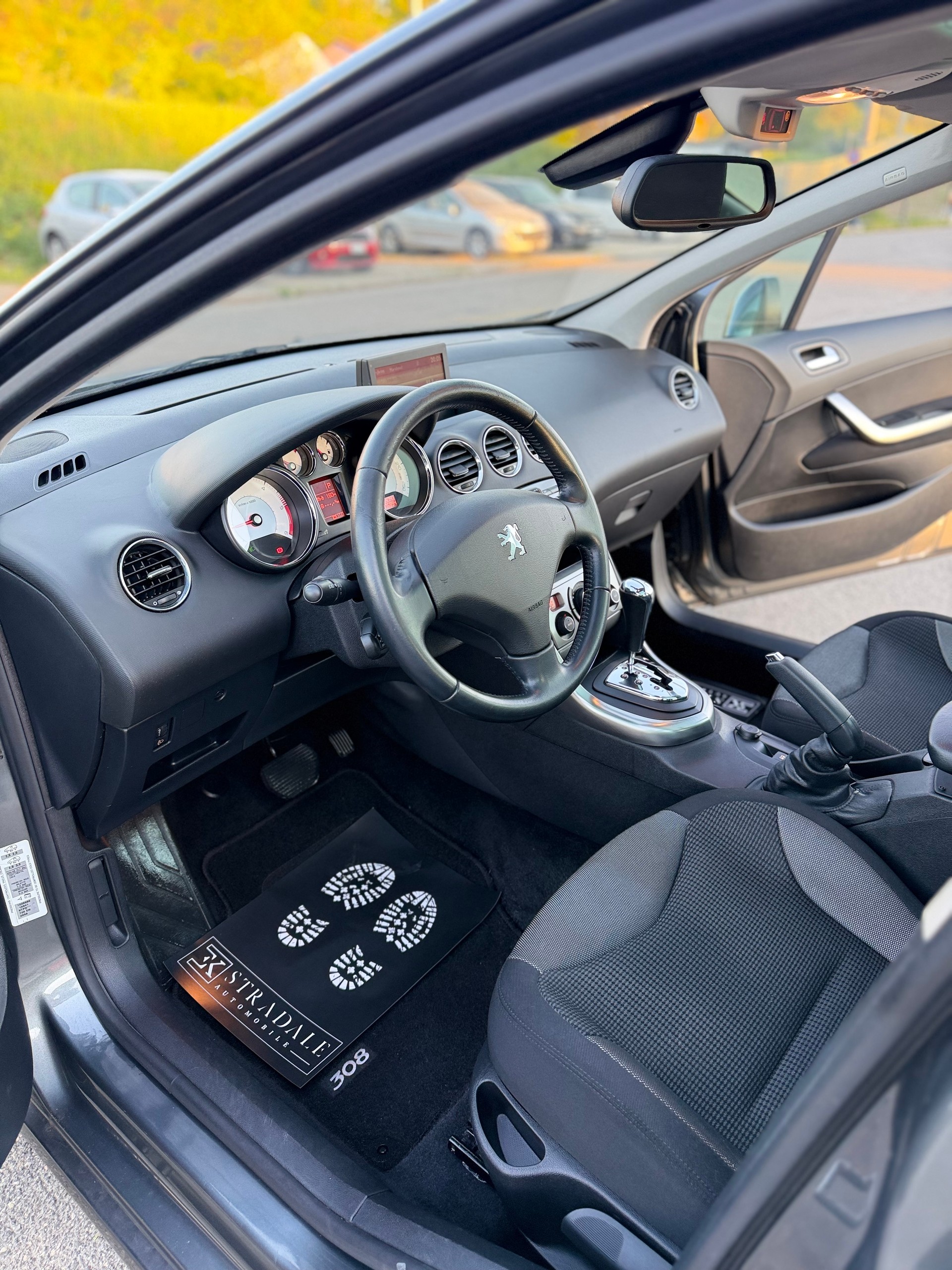 PEUGEOT 308 2.0 HDI Sport Pack Automatic-image-12