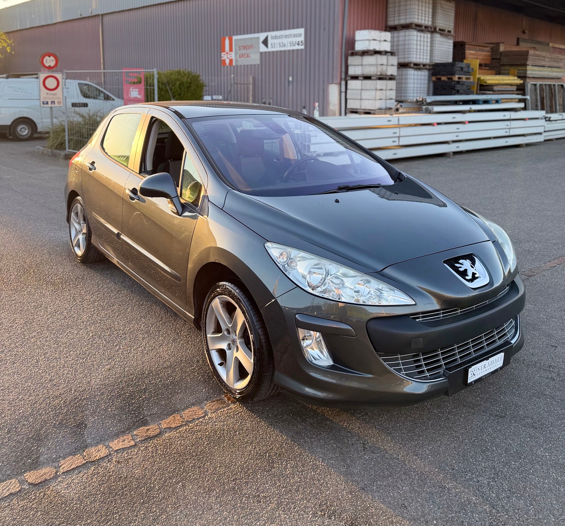 PEUGEOT 308 2.0 HDI Sport Pack Automatic-image-2