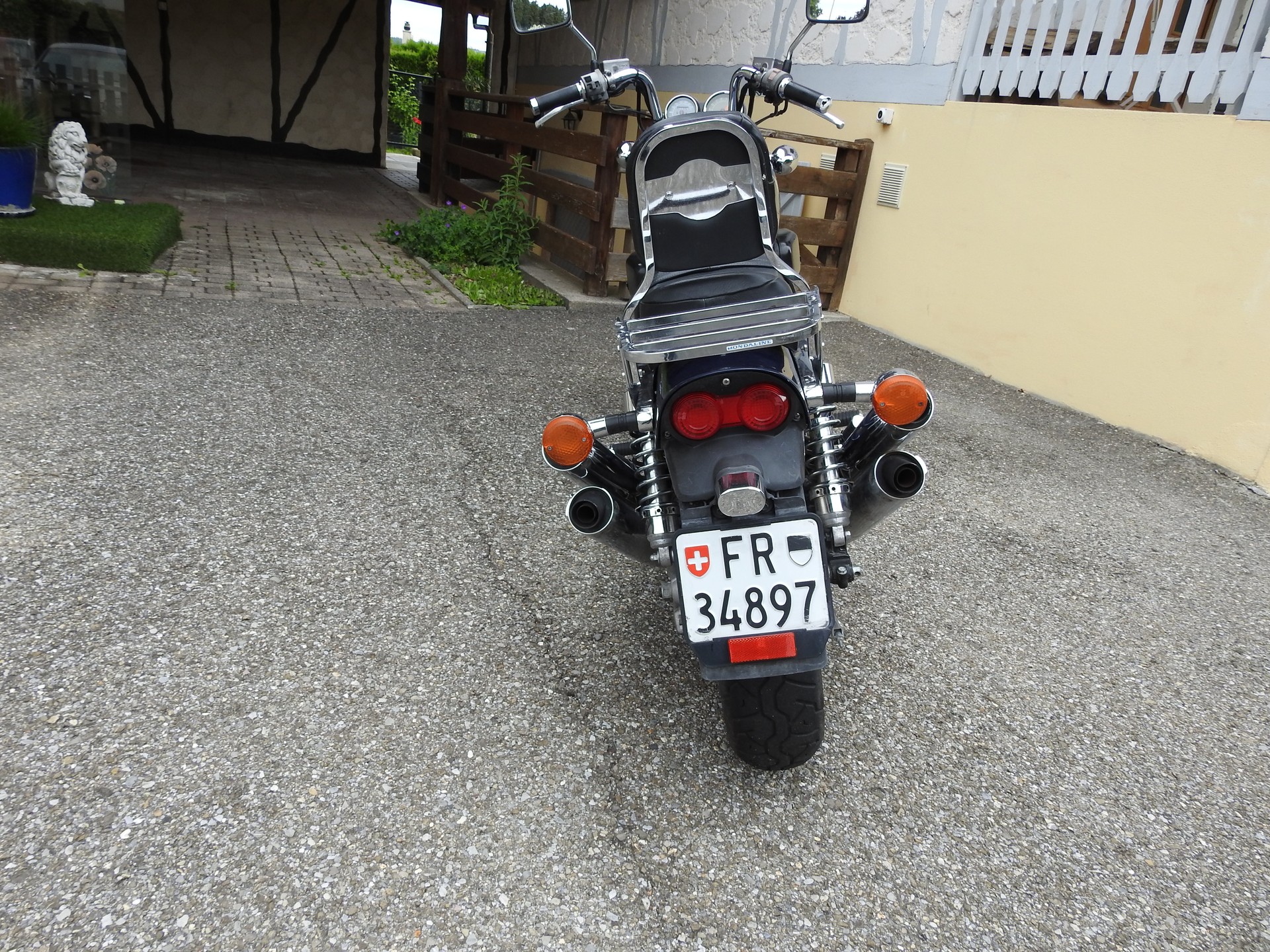 HONDA VF 750 C J-image-1