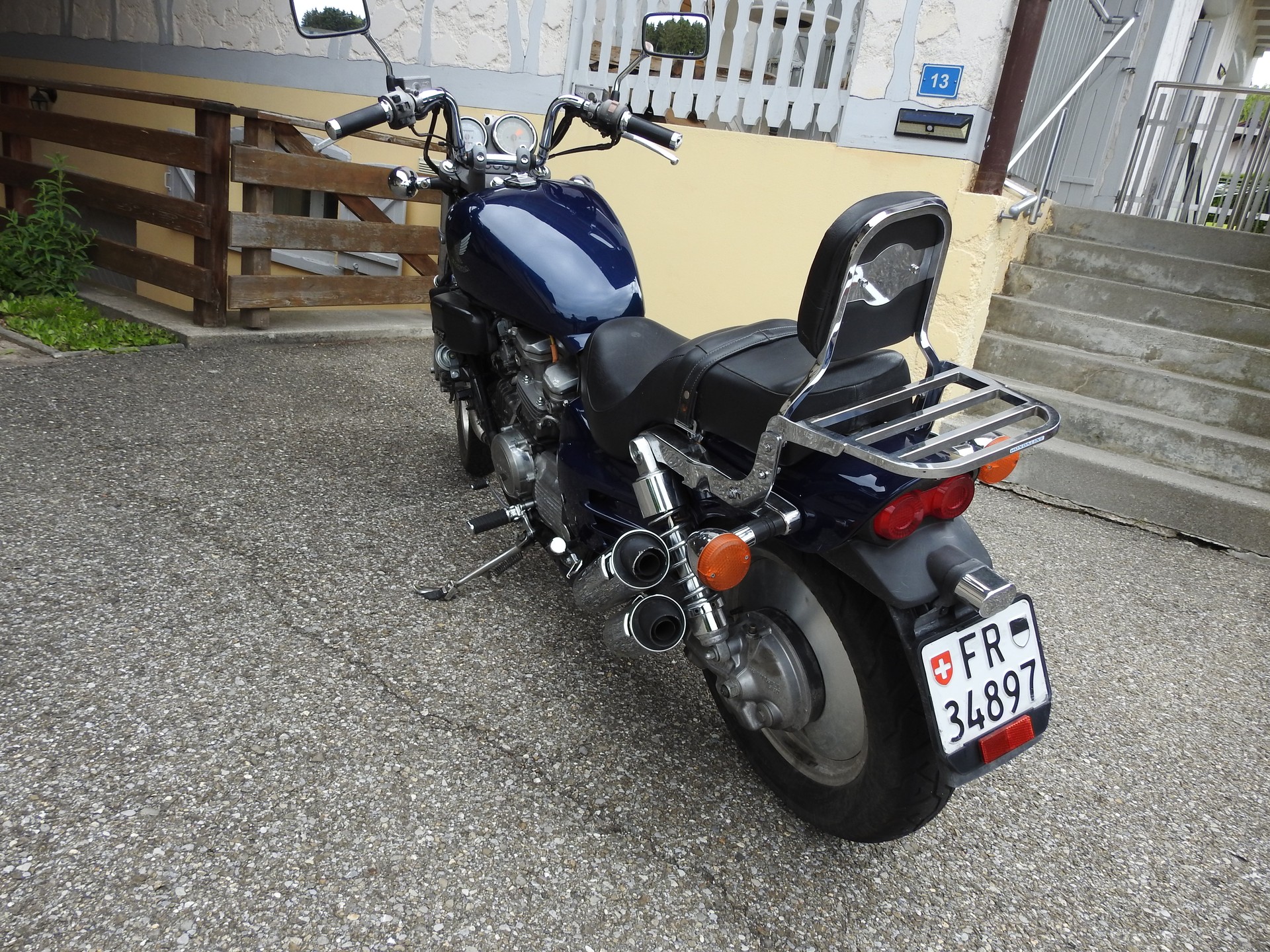 HONDA VF 750 C J-image-2