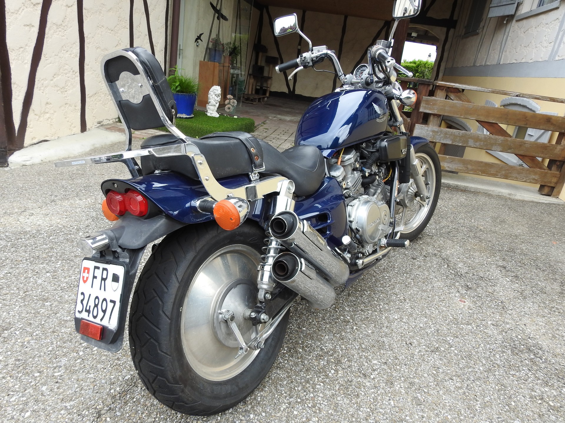HONDA VF 750 C J-image-0