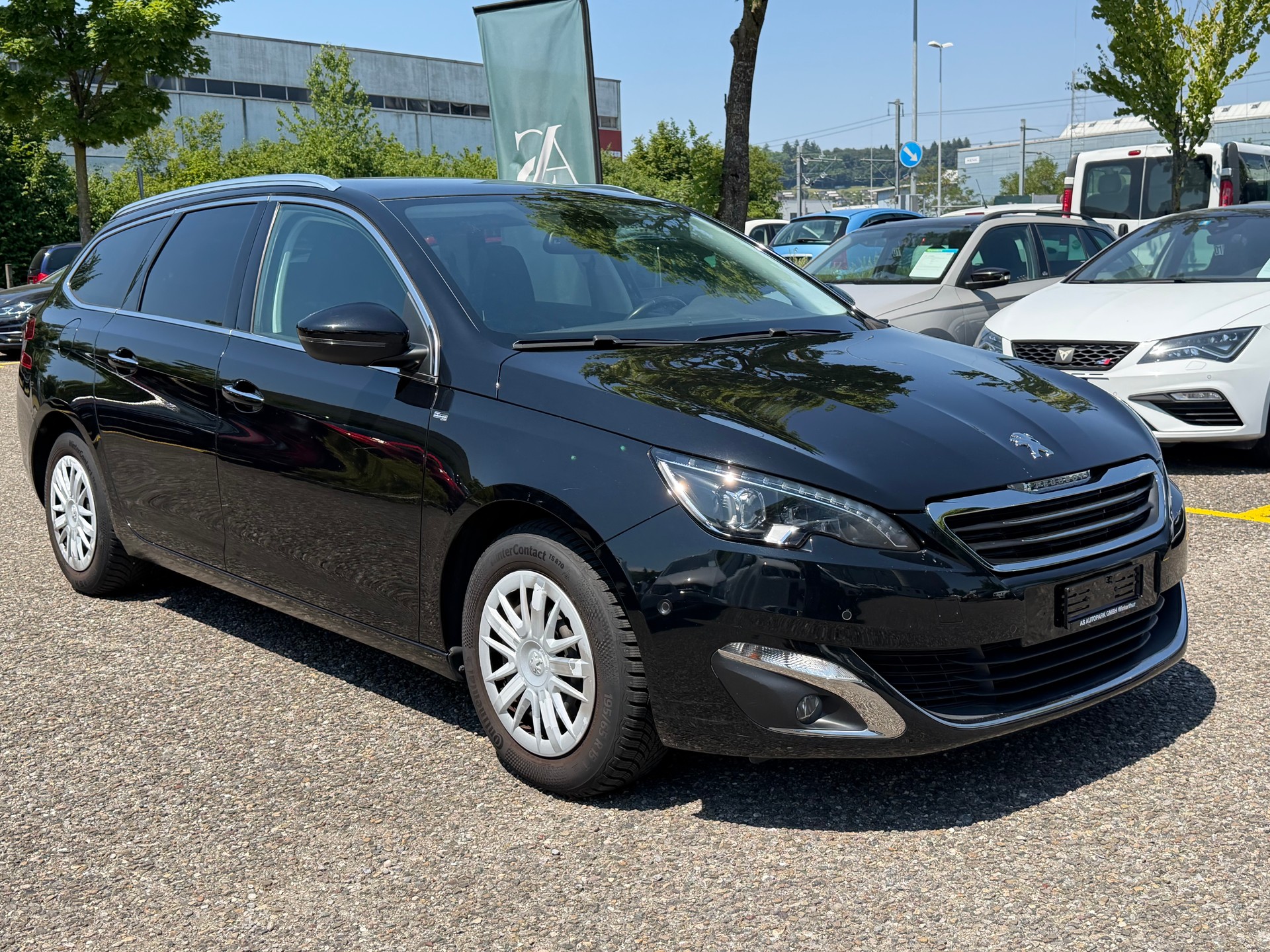PEUGEOT 308 SW 1.2 THP Féline Automatic-showroom-element-2
