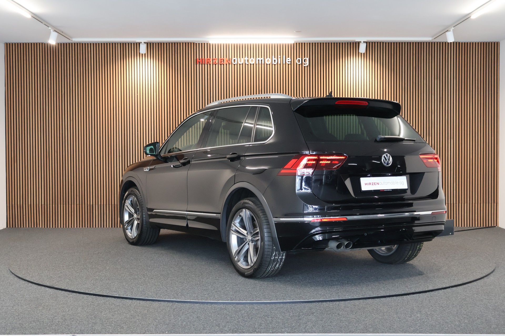 VW Tiguan 2.0TSI R-Line 4Motion DSG-showroom-element-2
