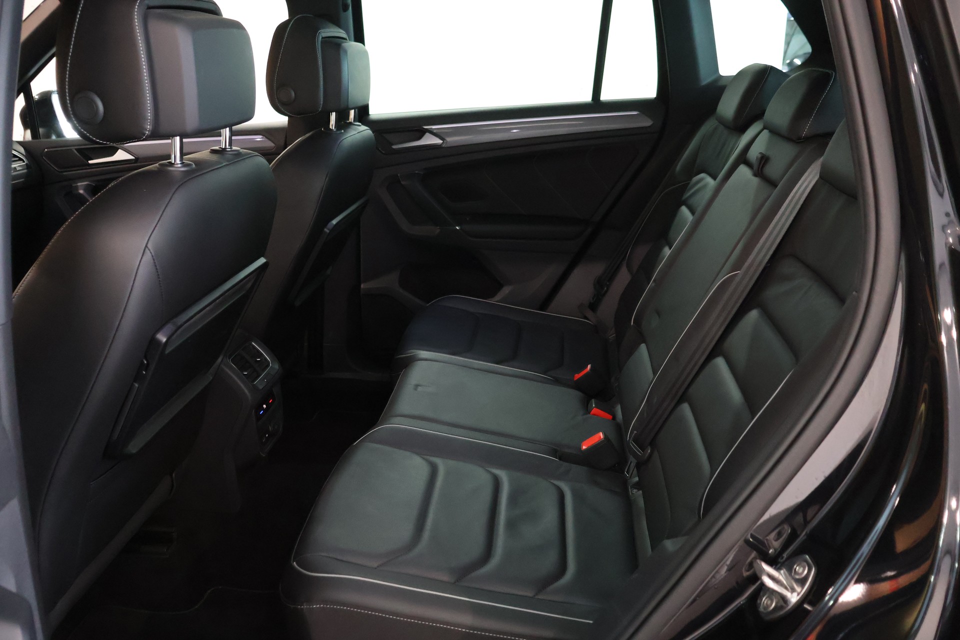 VW Tiguan 2.0TSI R-Line 4Motion DSG-image-11