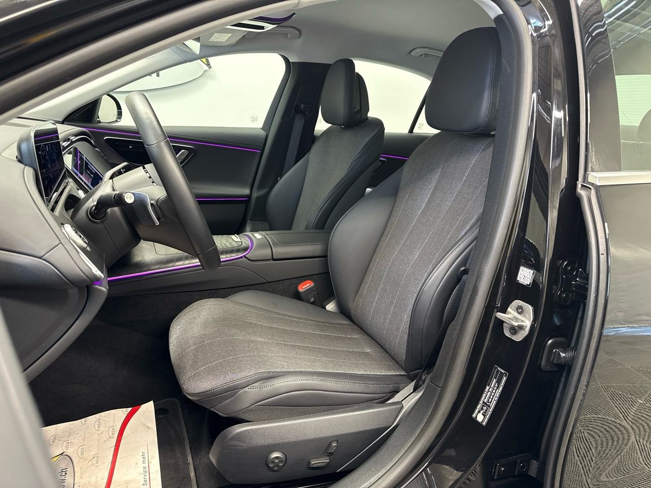 MERCEDES-BENZ E 220 d 9G-Tronic-showroom-element-3