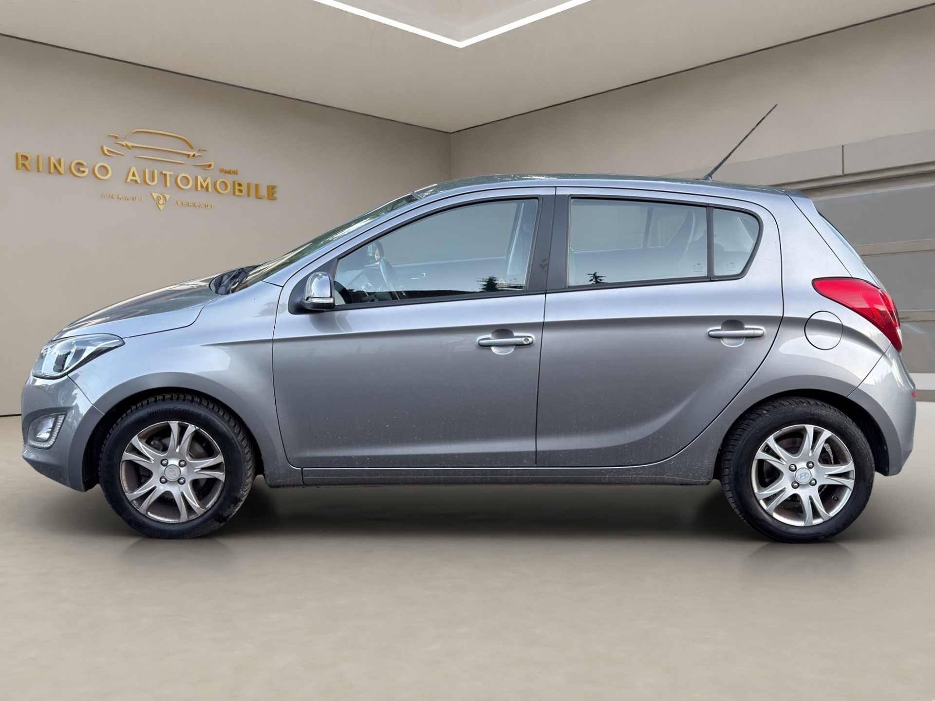 HYUNDAI i20 1.4 Premium Automatic-showroom-element-3