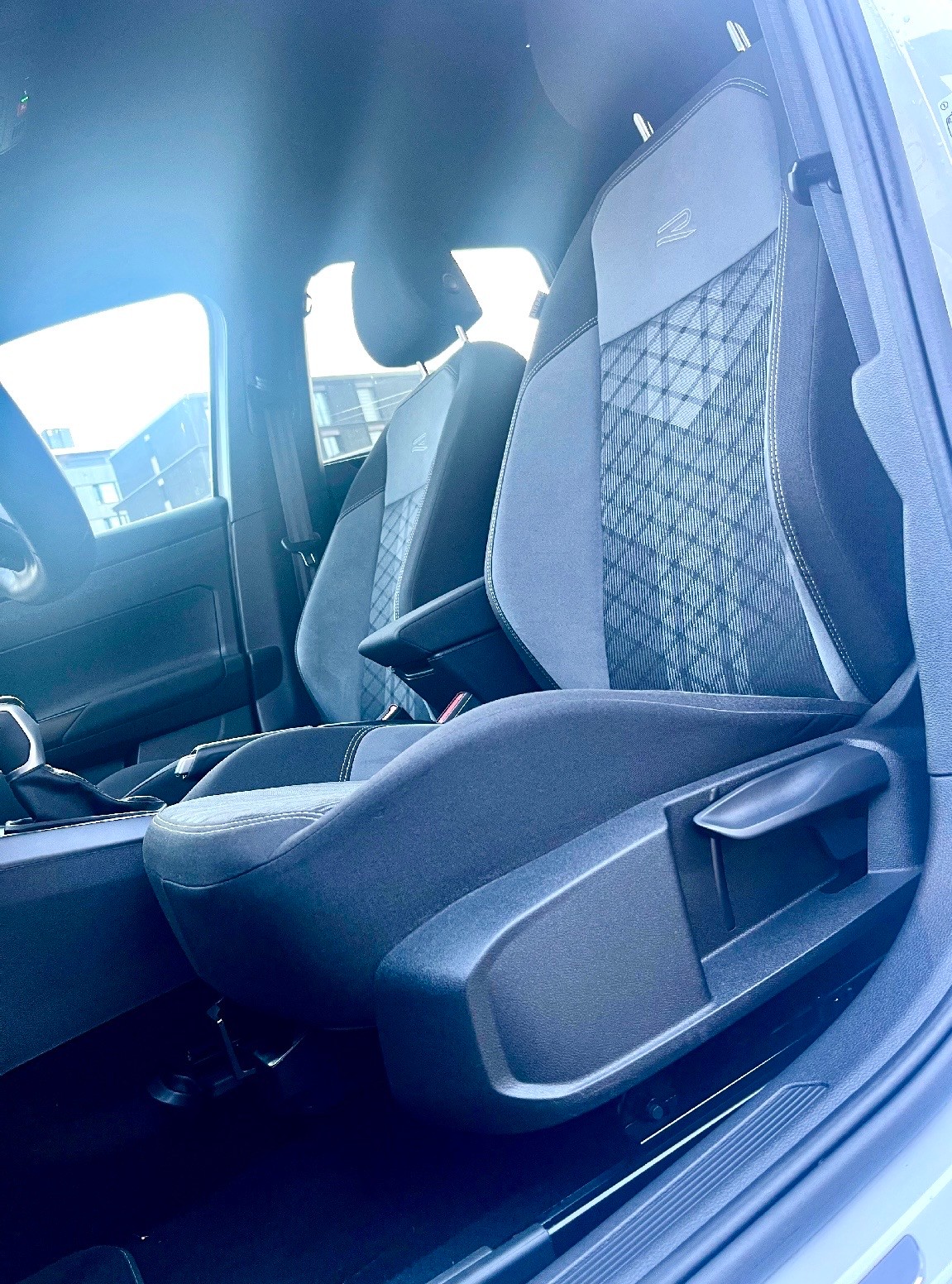 VW Taigo 1.5 TSI R-Line DSG*150 PS**CH FAHRZEUG*-image-13