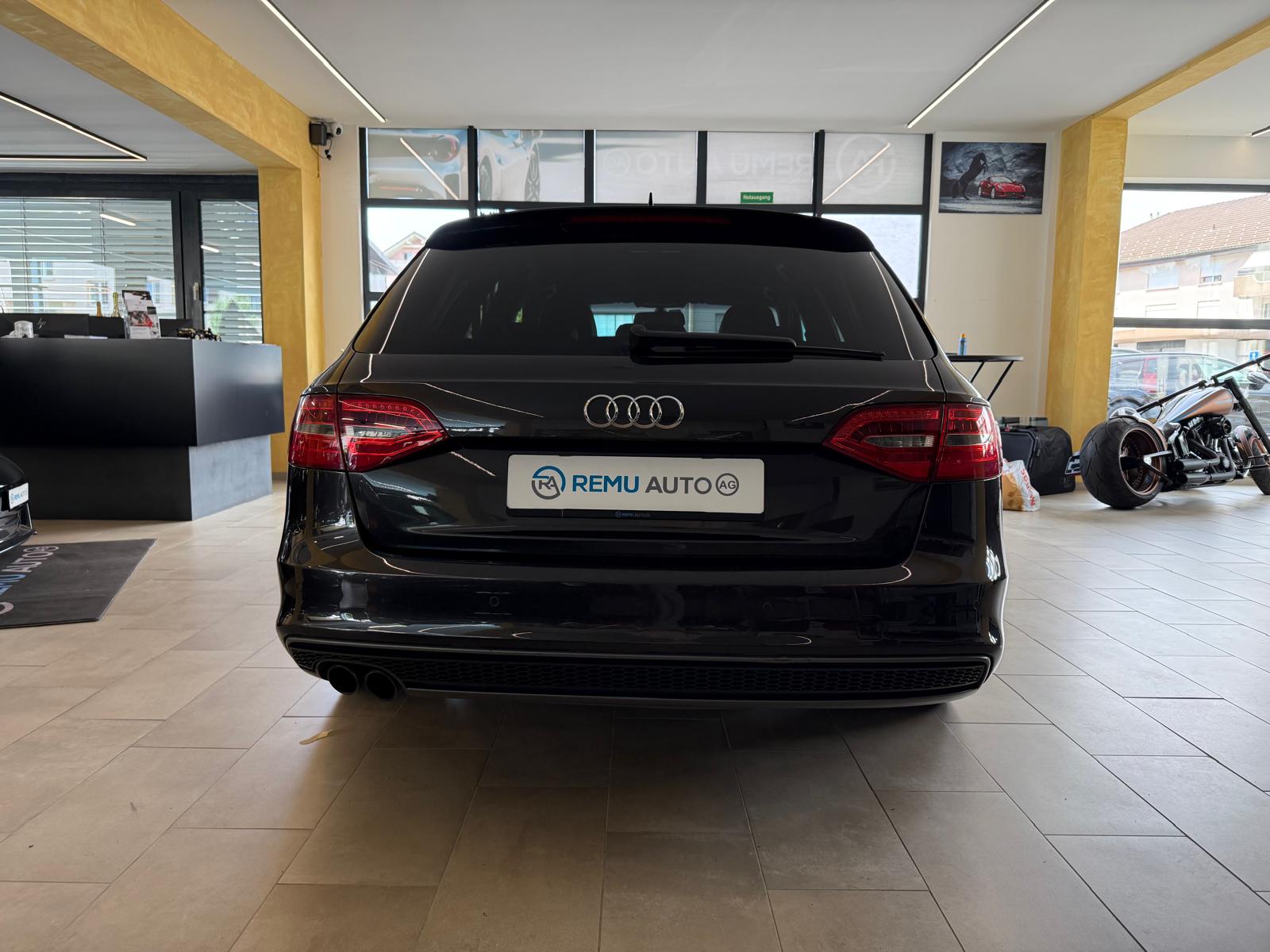 AUDI A4 Avant 2.0 TDI quattro S-tronic-showroom-element-3