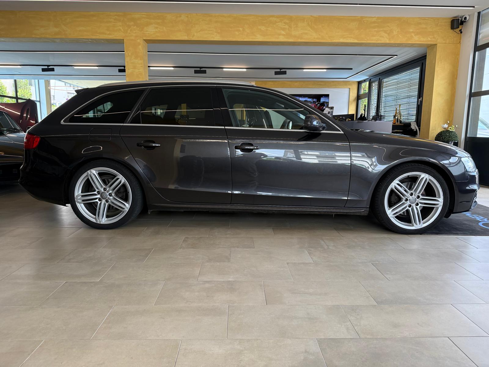 AUDI A4 Avant 2.0 TDI quattro S-tronic-showroom-element-1