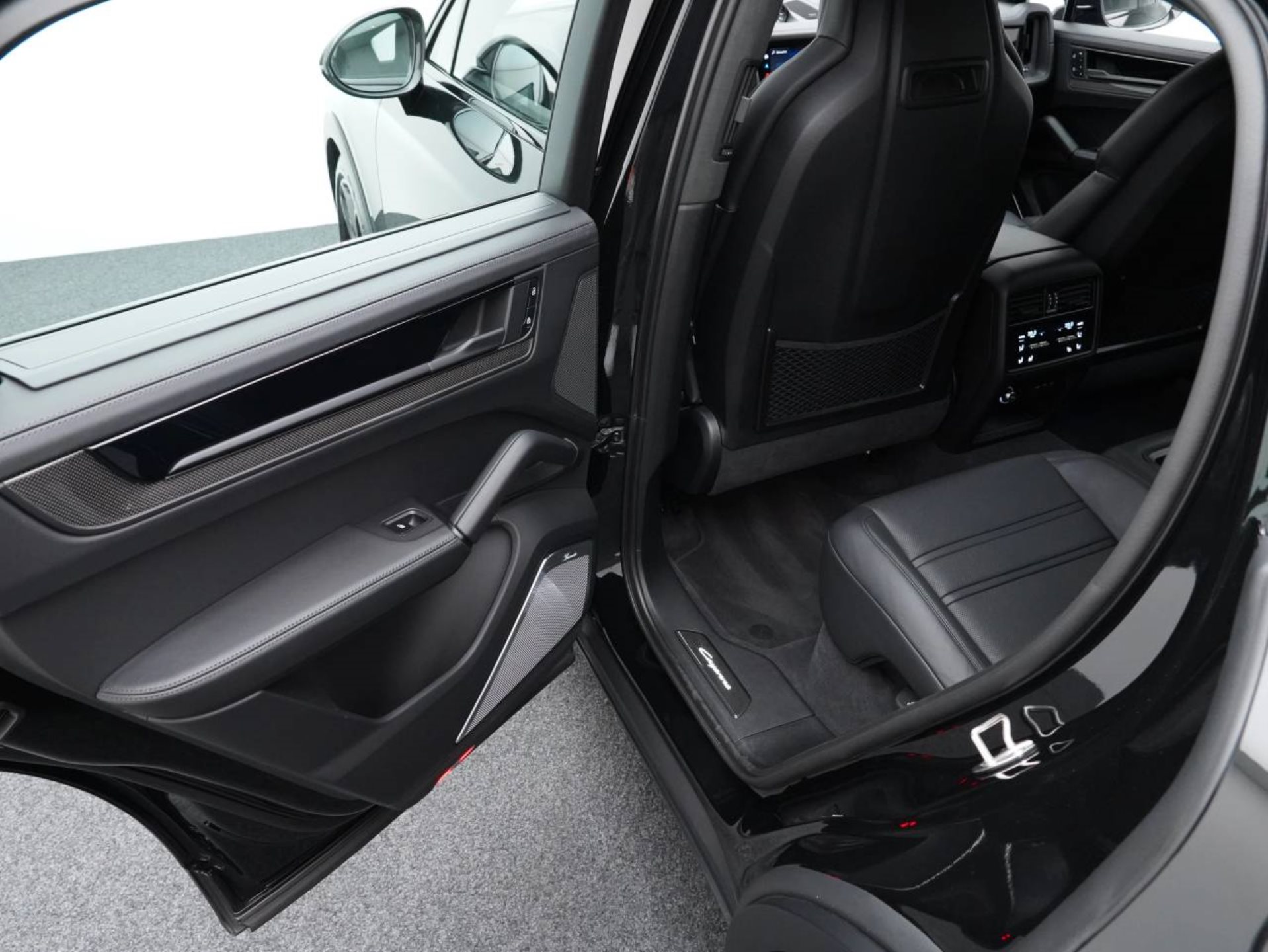 PORSCHE Cayenne Turbo E-Hybrid Coupé mit GT-Paket-image-27