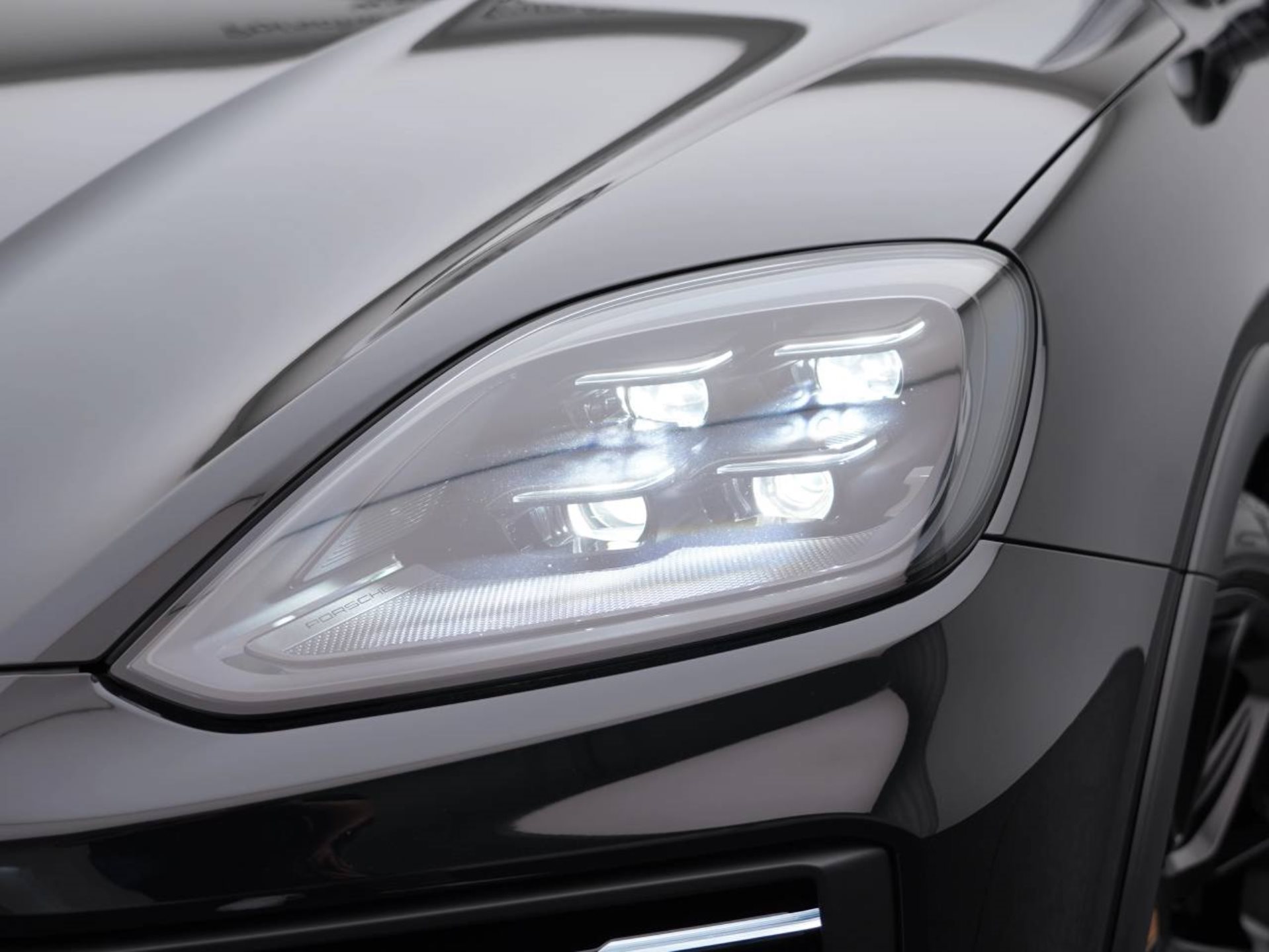 PORSCHE Cayenne Turbo E-Hybrid Coupé mit GT-Paket-image-12