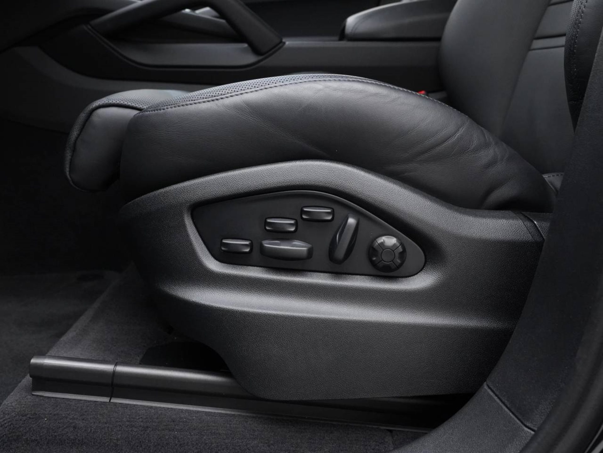 PORSCHE Cayenne Turbo E-Hybrid Coupé mit GT-Paket-image-22