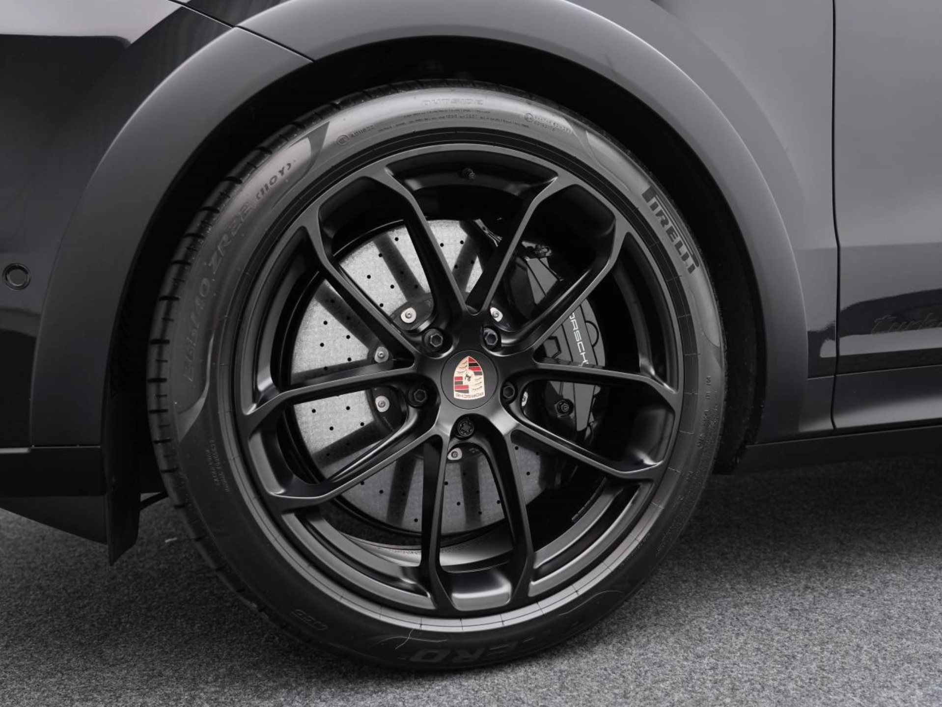 PORSCHE Cayenne Turbo E-Hybrid Coupé mit GT-Paket-image-10