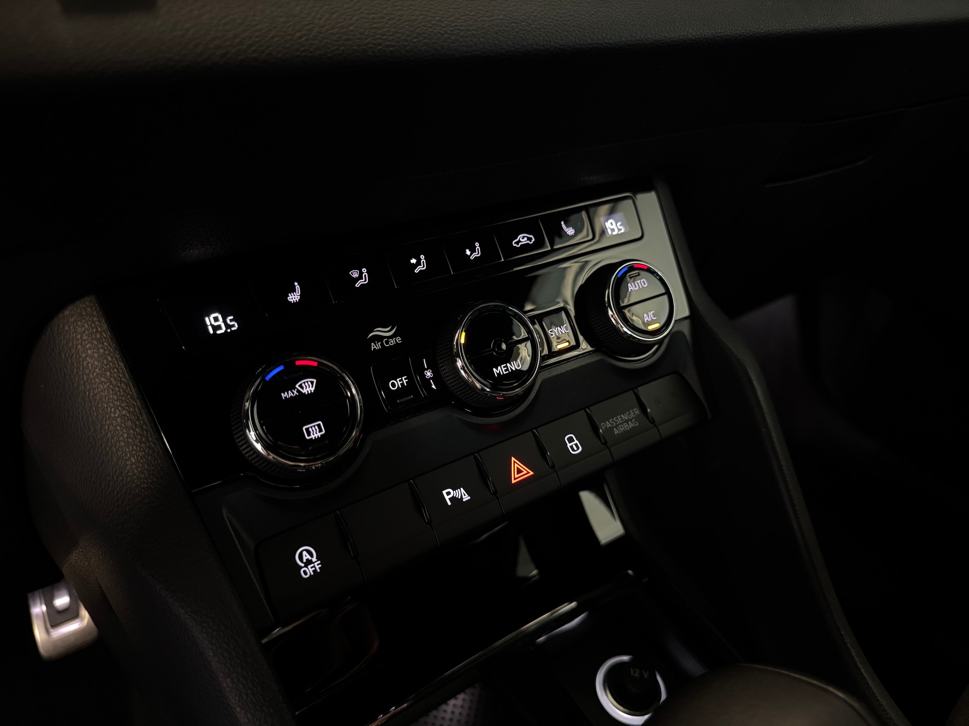 SKODA Karoq 2.0 TSI SportLine 4x4 DSG-image-10