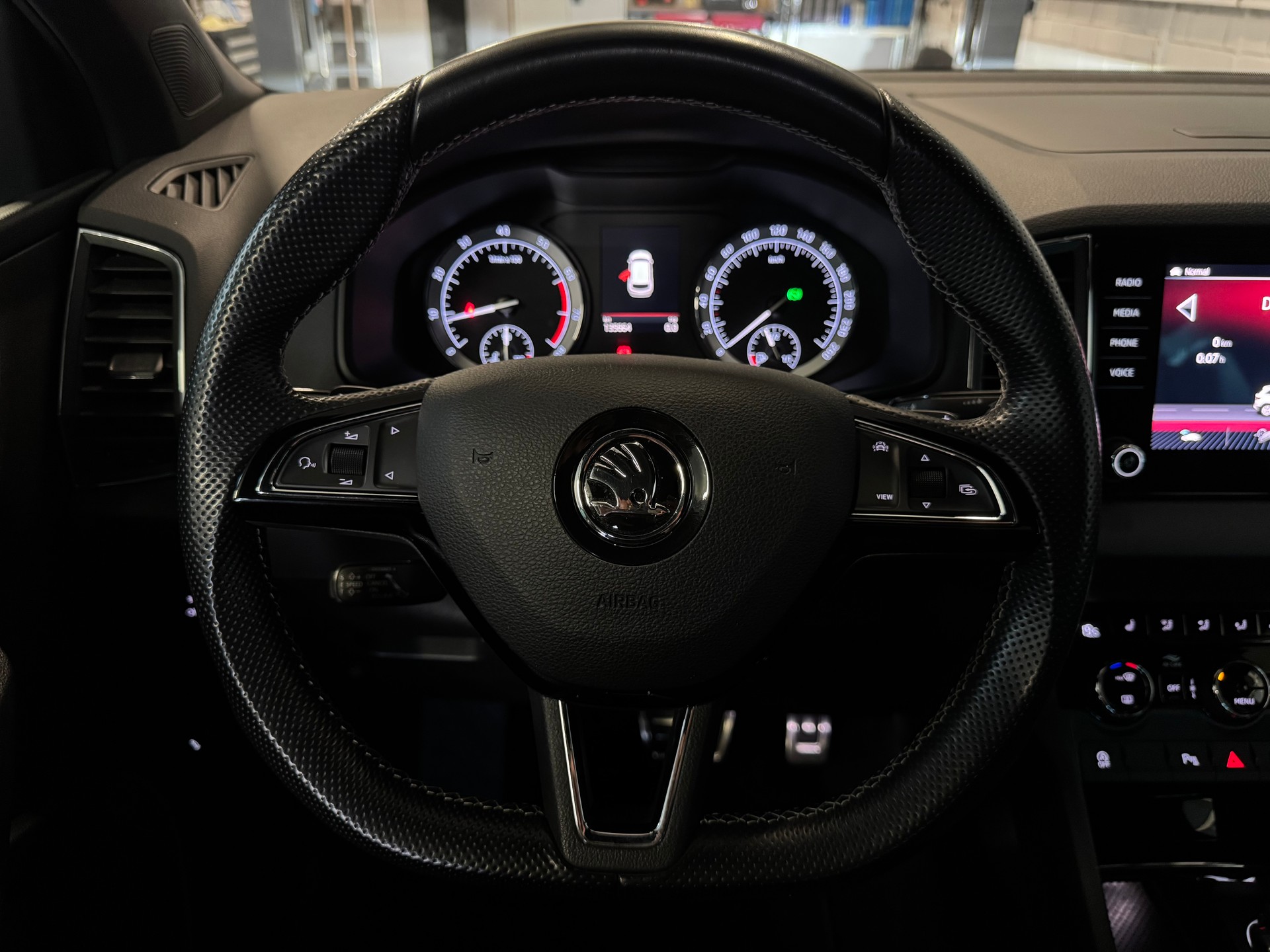 SKODA Karoq 2.0 TSI SportLine 4x4 DSG-image-8