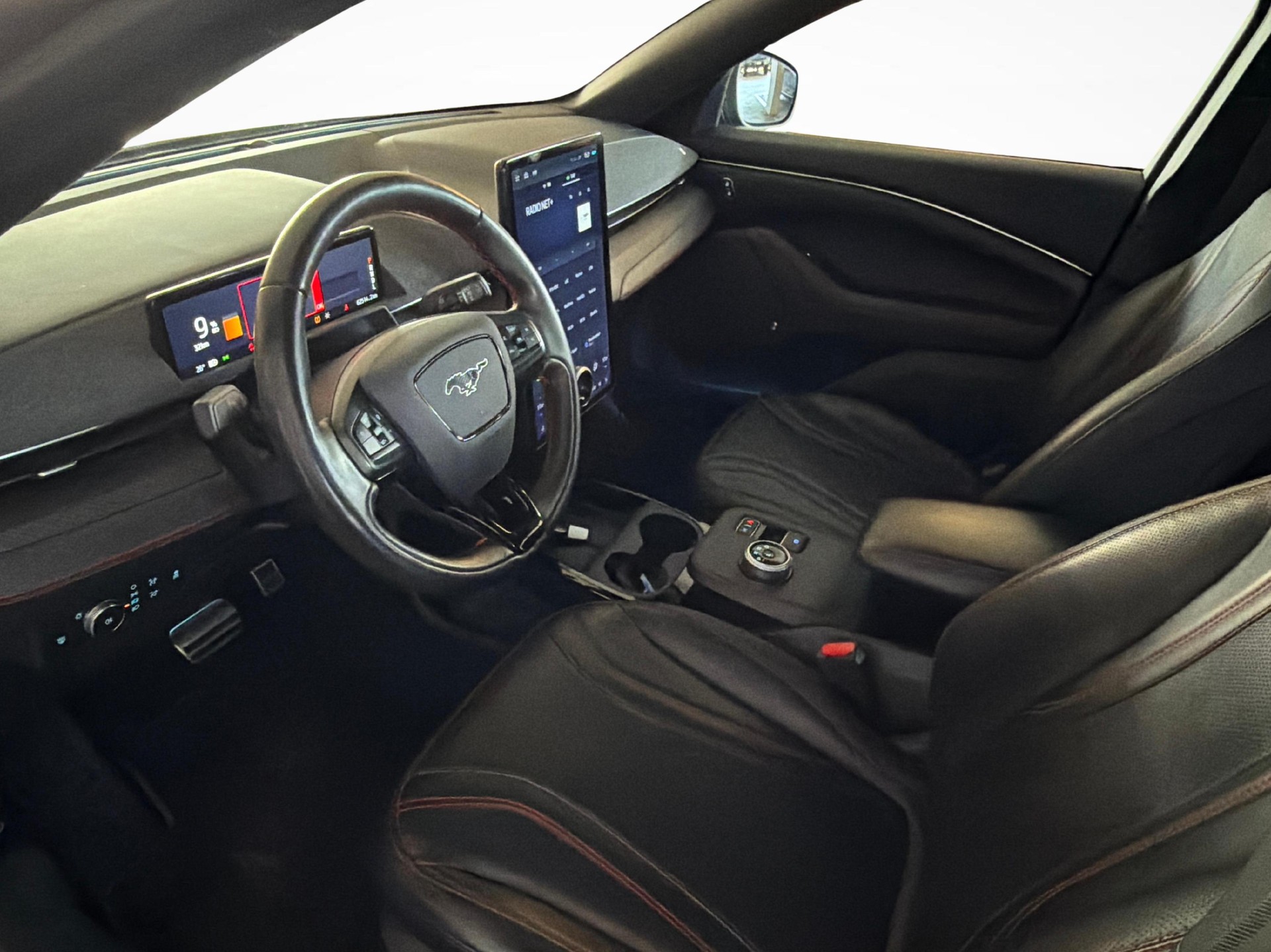 FORD Mustang Mach-E Extended AWD-image-10