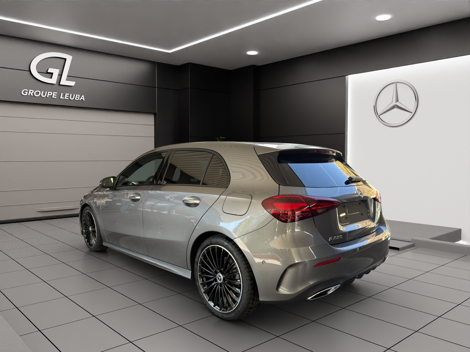 MERCEDES-BENZ A 220 4Matic 8G-DCT-showroom-element-3