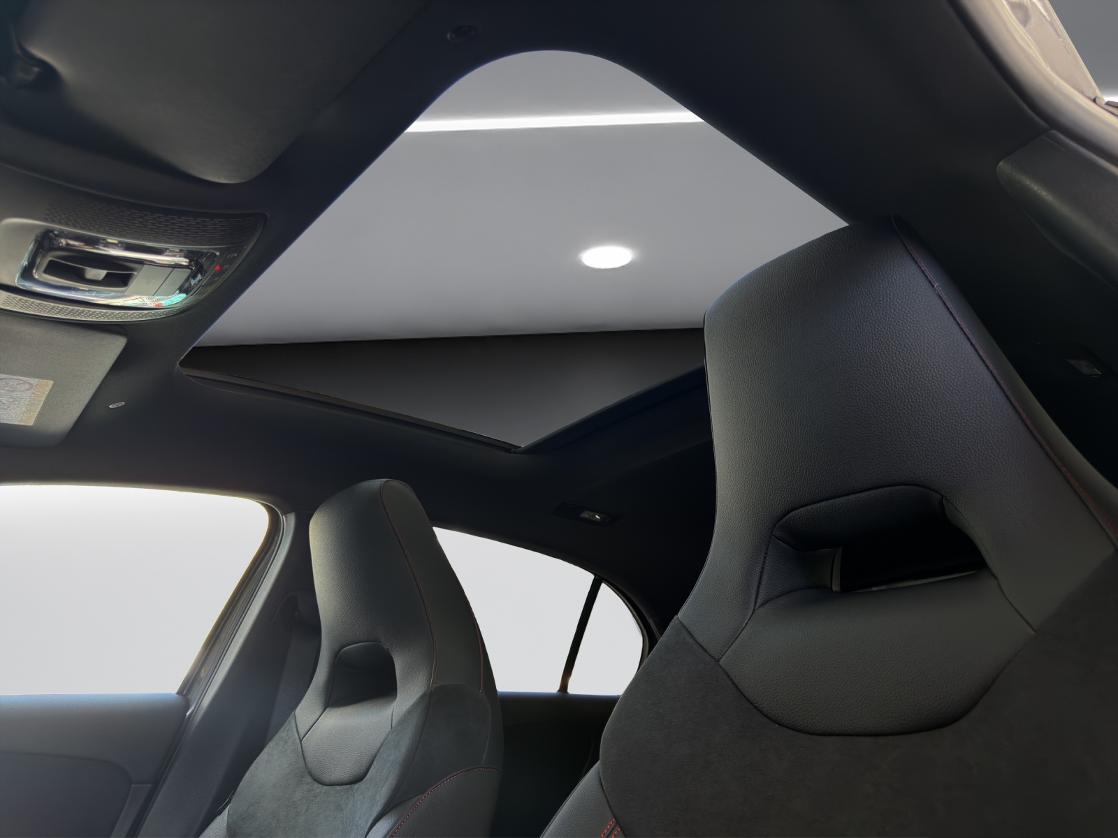 MERCEDES-BENZ A 220 4Matic 8G-DCT-image-9