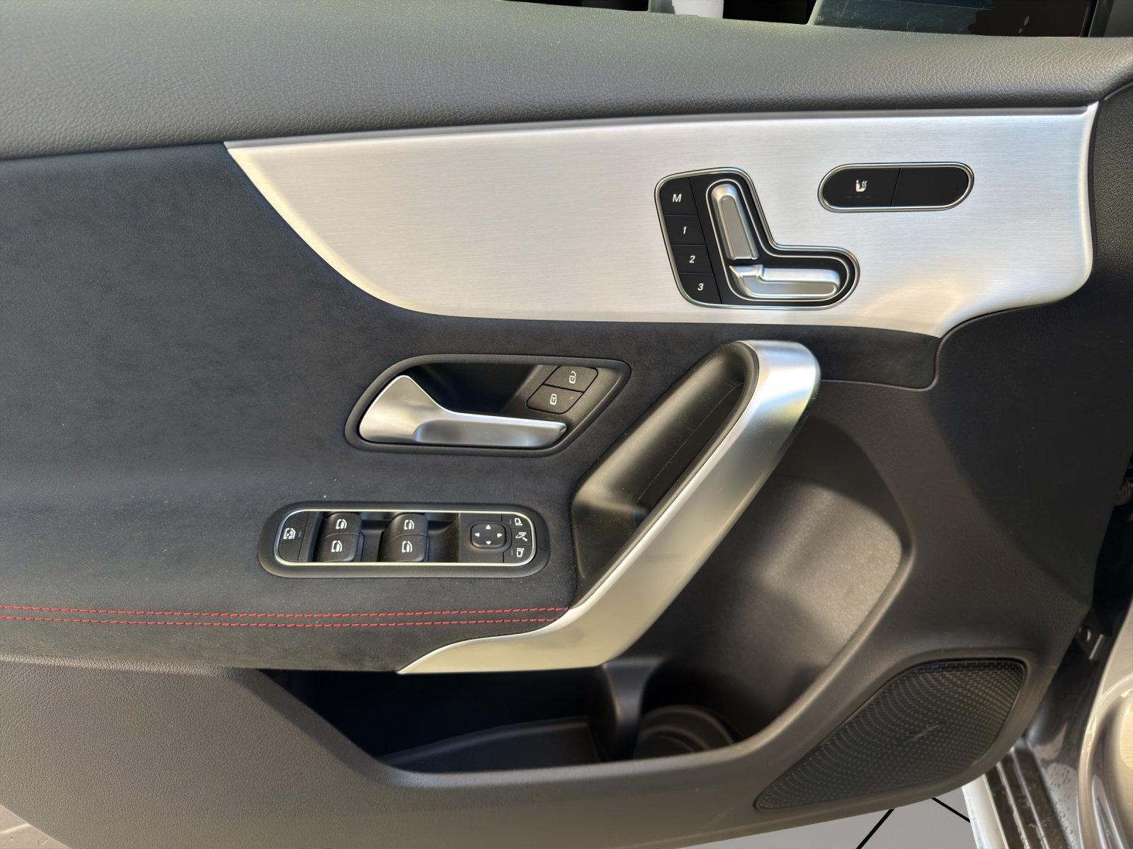 MERCEDES-BENZ A 220 4Matic 8G-DCT-image-7