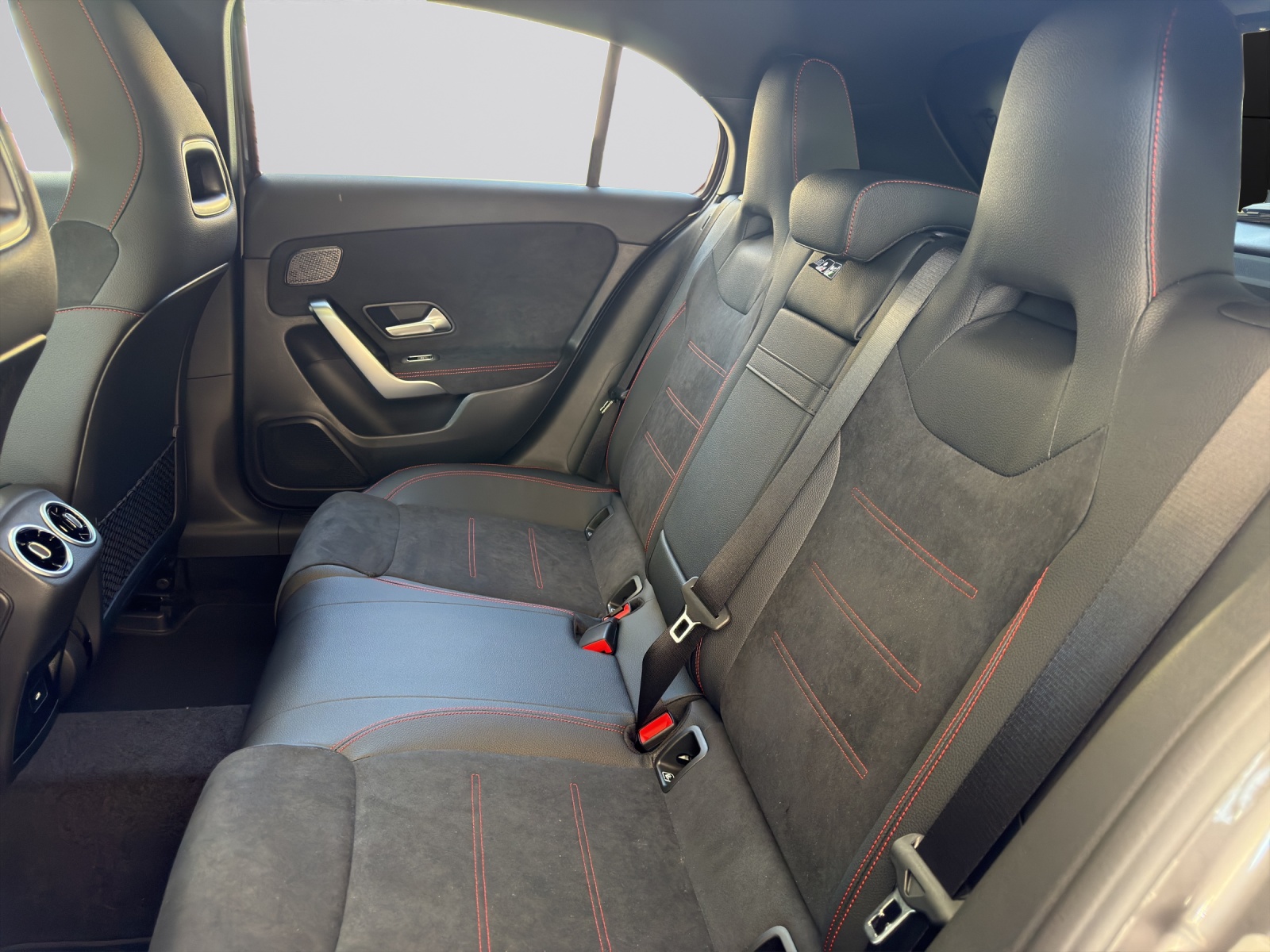 MERCEDES-BENZ A 220 4Matic 8G-DCT-image-10