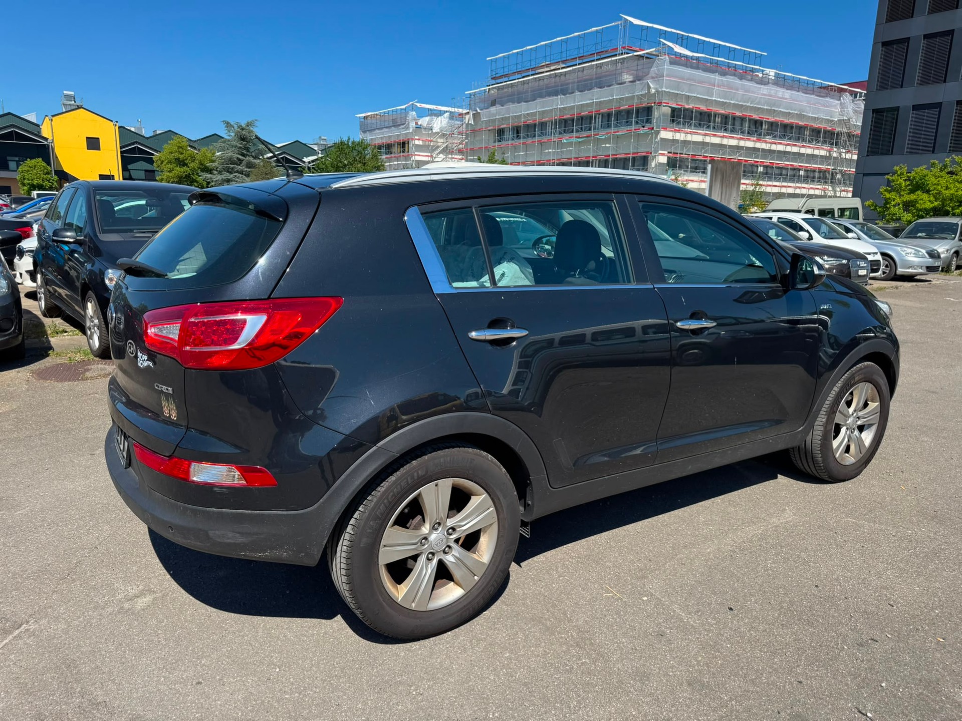 KIA Sportage 2.0 CRDi Style 4WD Automatic-image-5