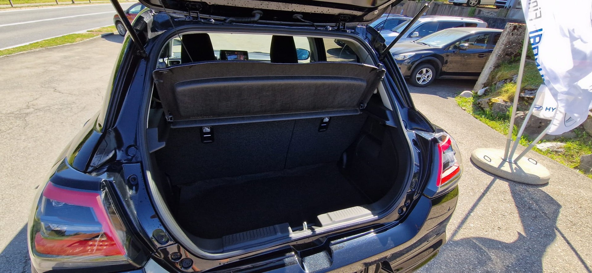 SUZUKI Swift 1.2 Compact Top Hybrid 4x4-image-6