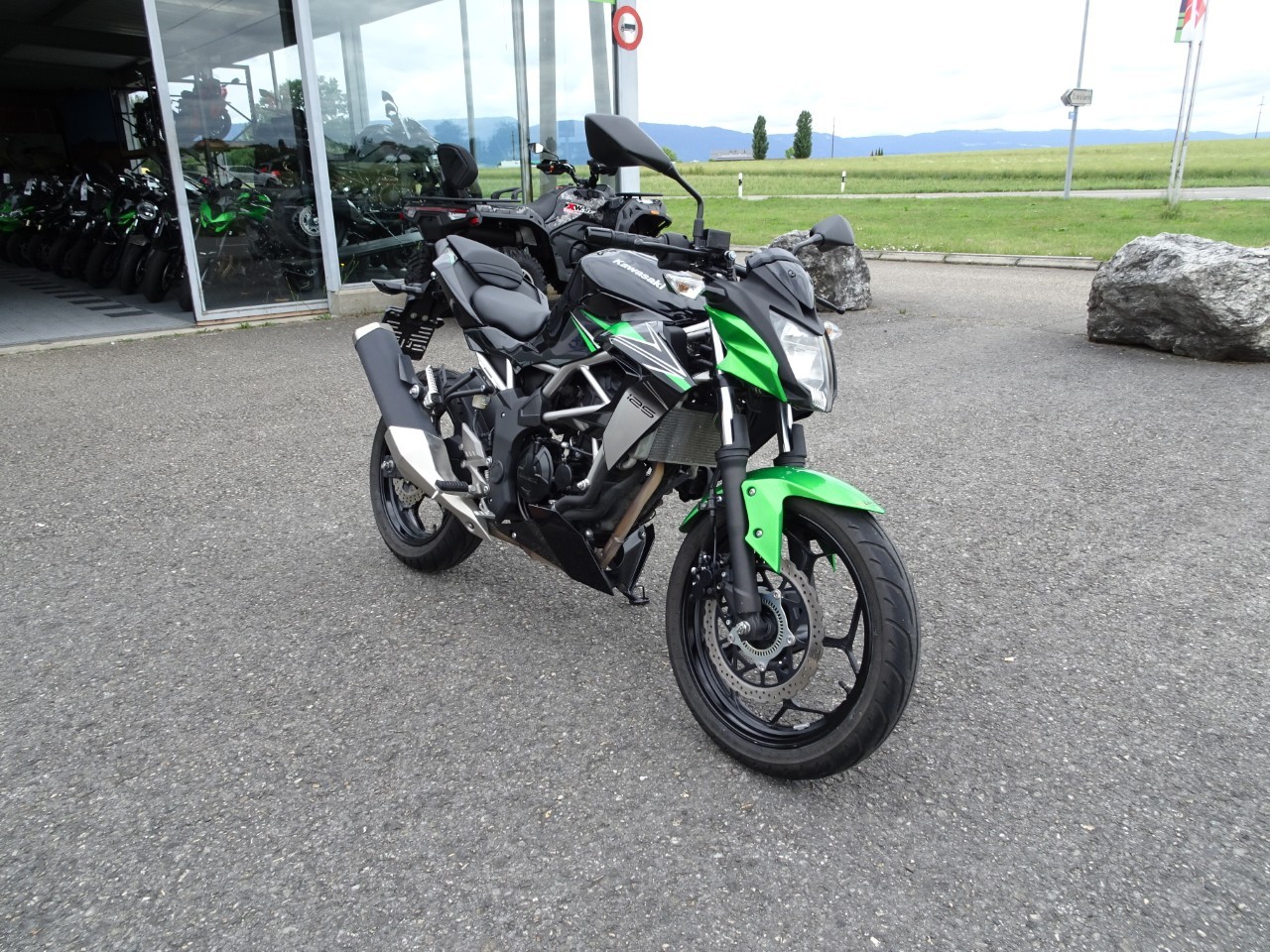 KAWASAKI Z 125-showroom-element-1
