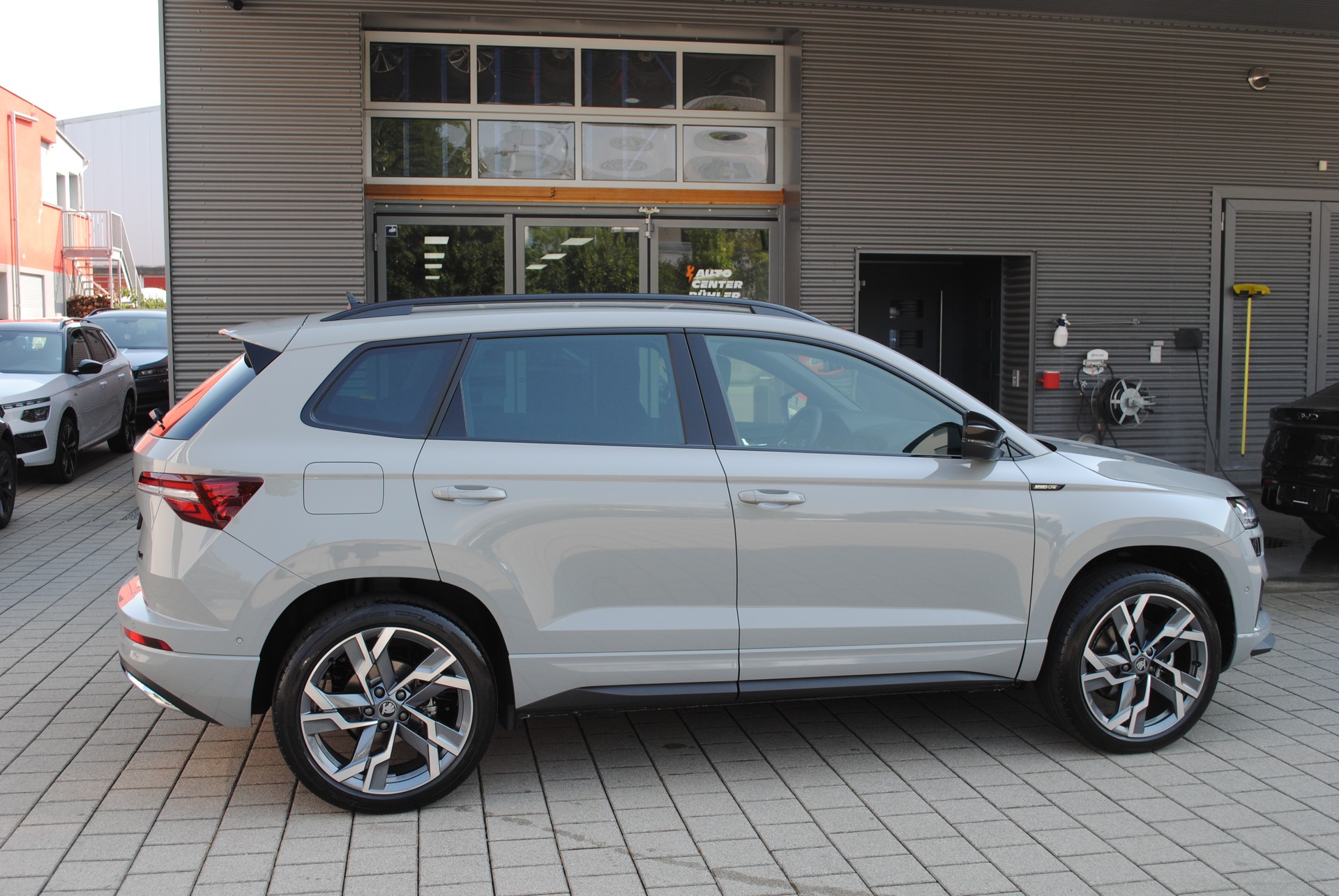 SKODA Karoq 2.0 TSI SportLine 4x4 DSG-image-4