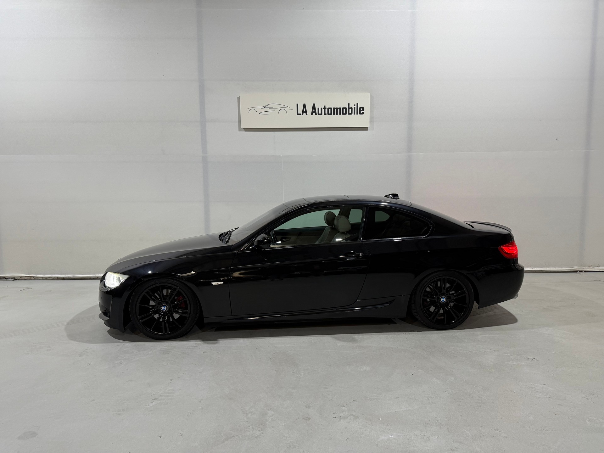 BMW 330d xDrive M Sport Coupé Steptronic-image-2