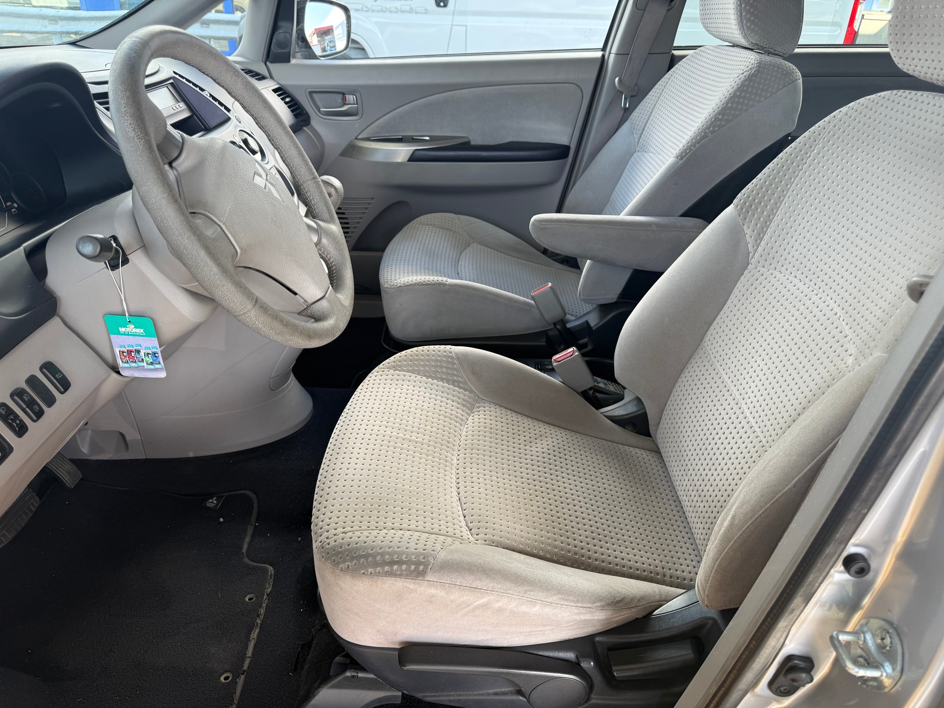 MITSUBISHI Grandis 2.4 16V Intense-image-5
