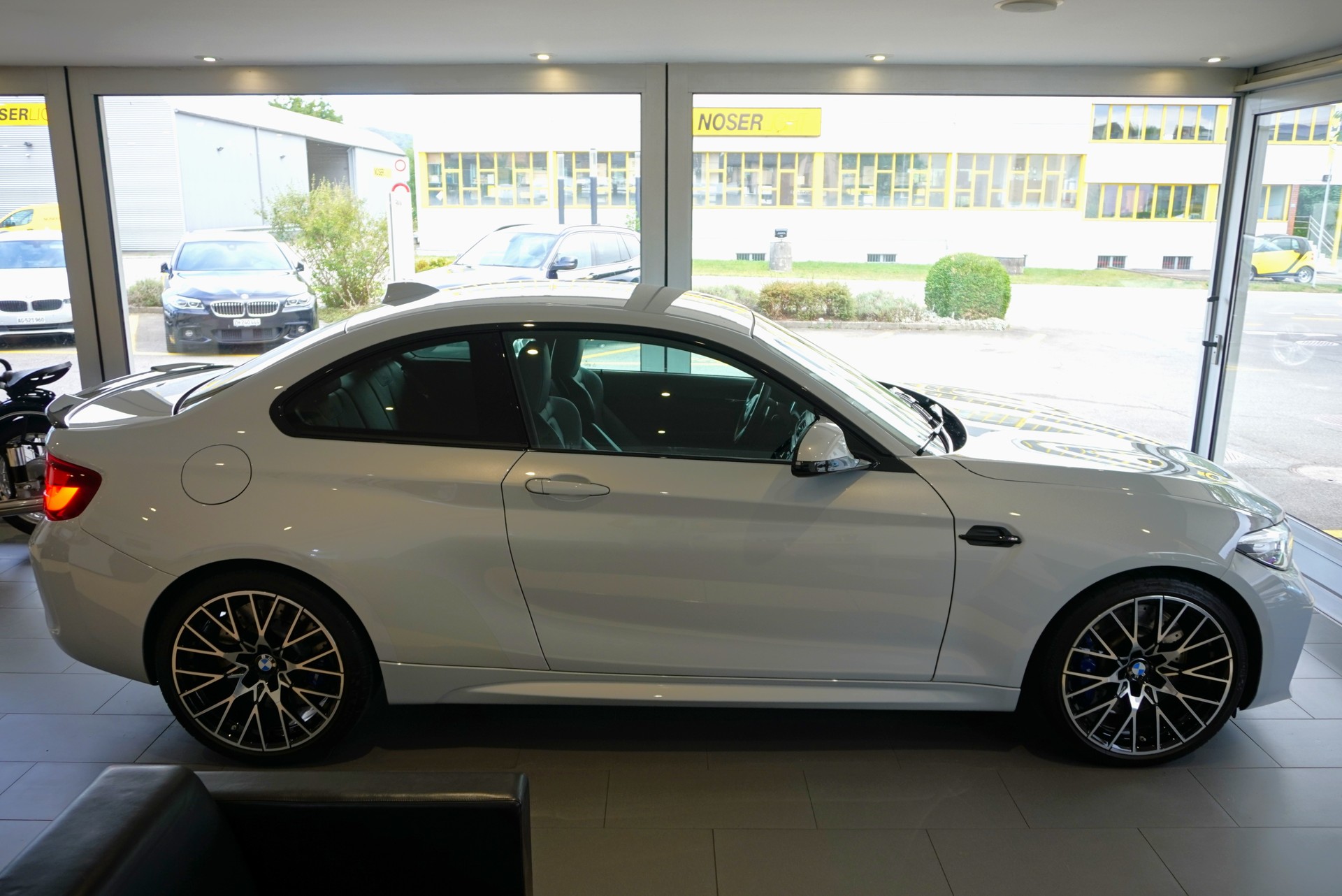 BMW M2 Competition Drivelogic-showroom-element-3