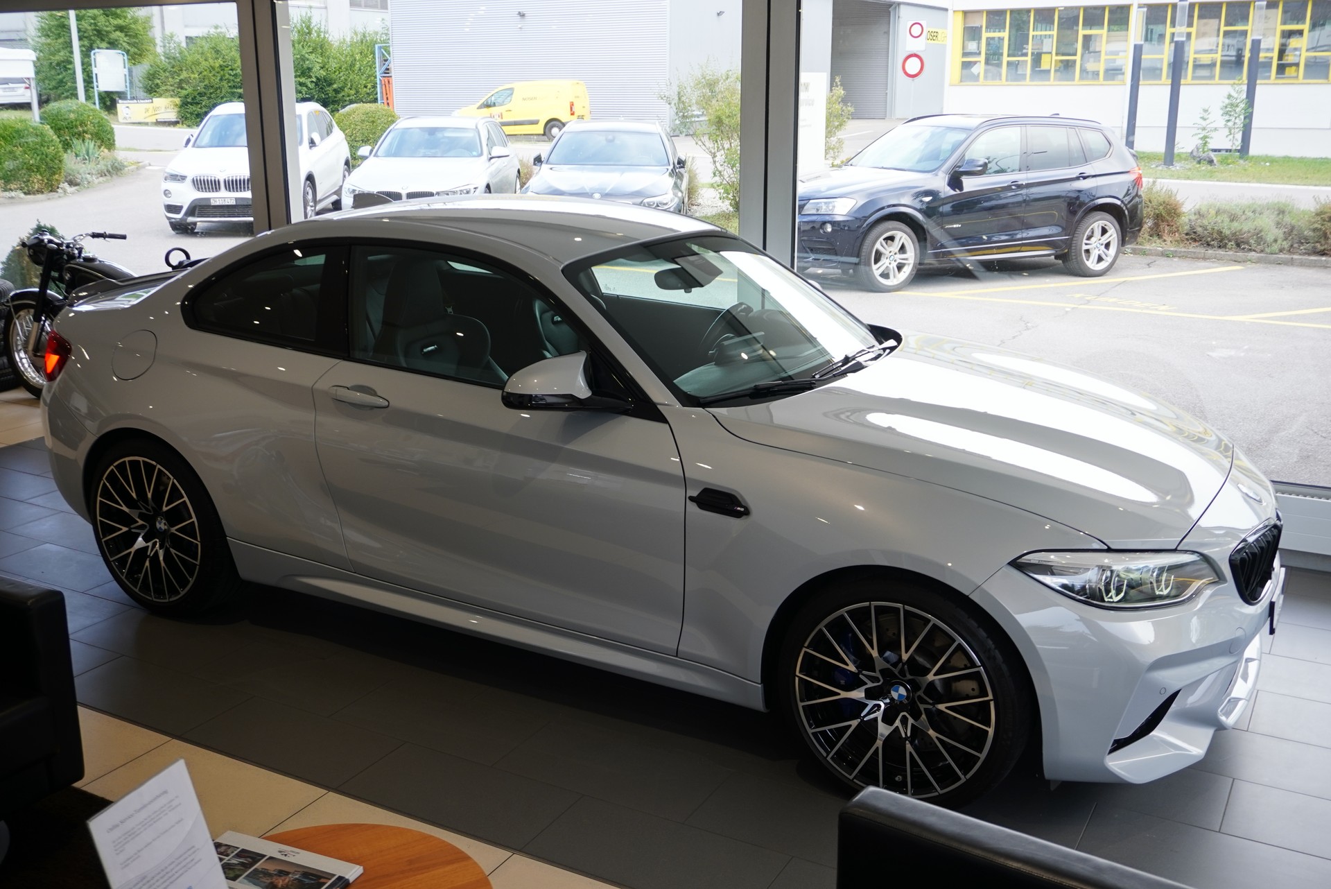 BMW M2 Competition Drivelogic-showroom-element-2