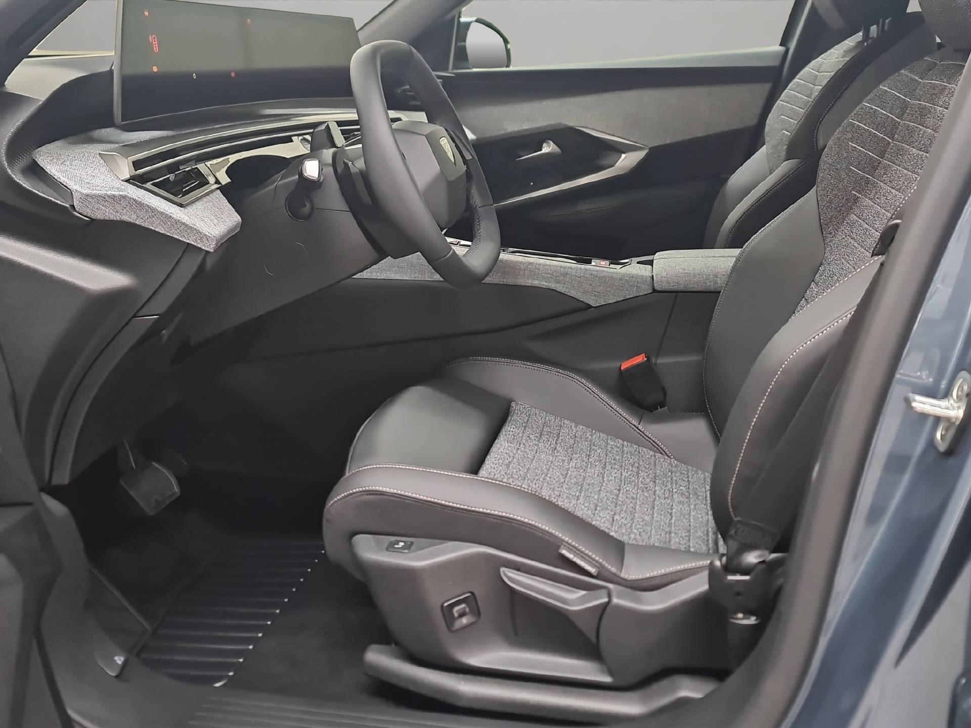 PEUGEOT 3008 1.2 Hybrid Allure Premium-image-5