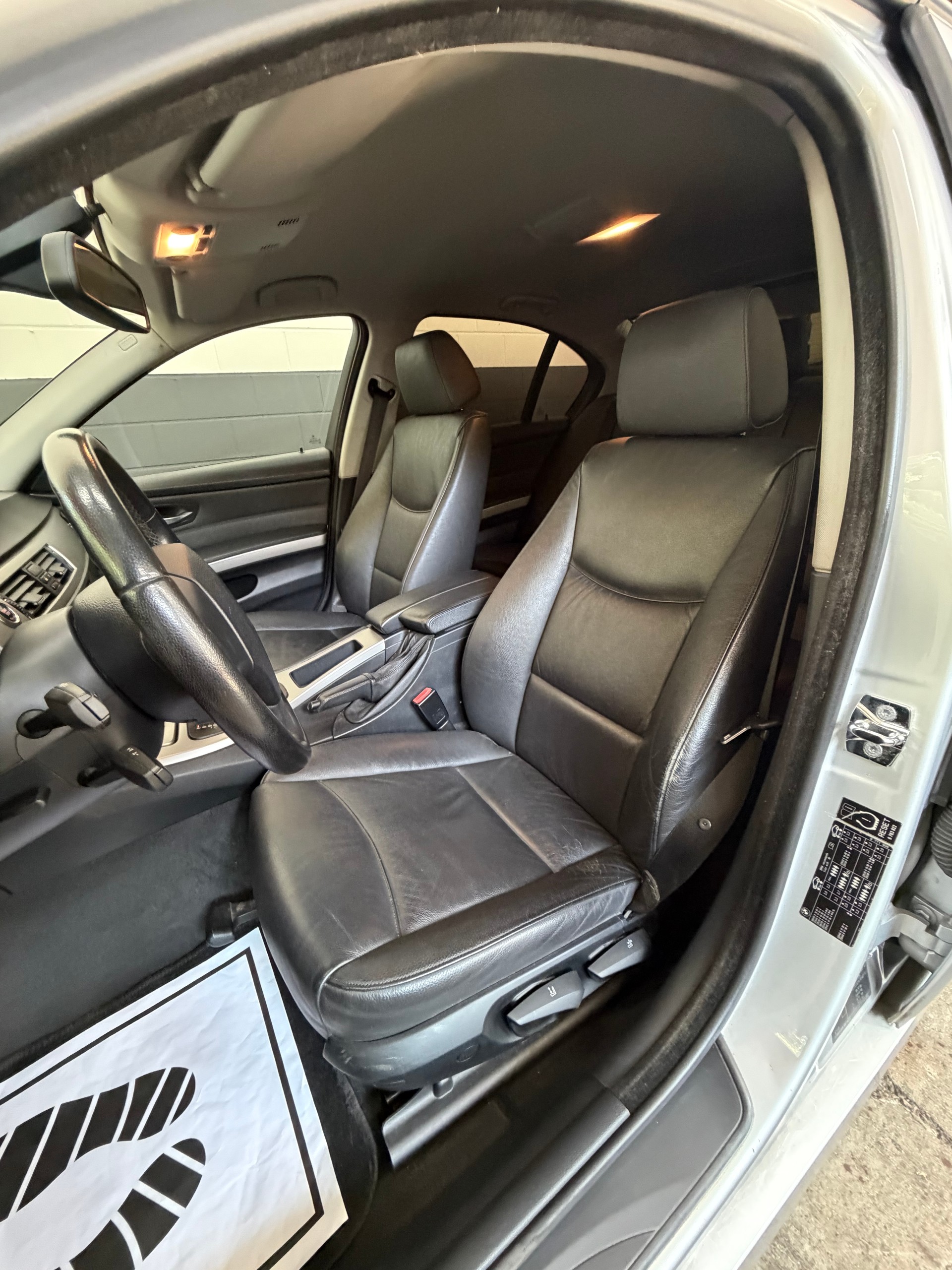 BMW 320i //NEU AB MFK!-image-11