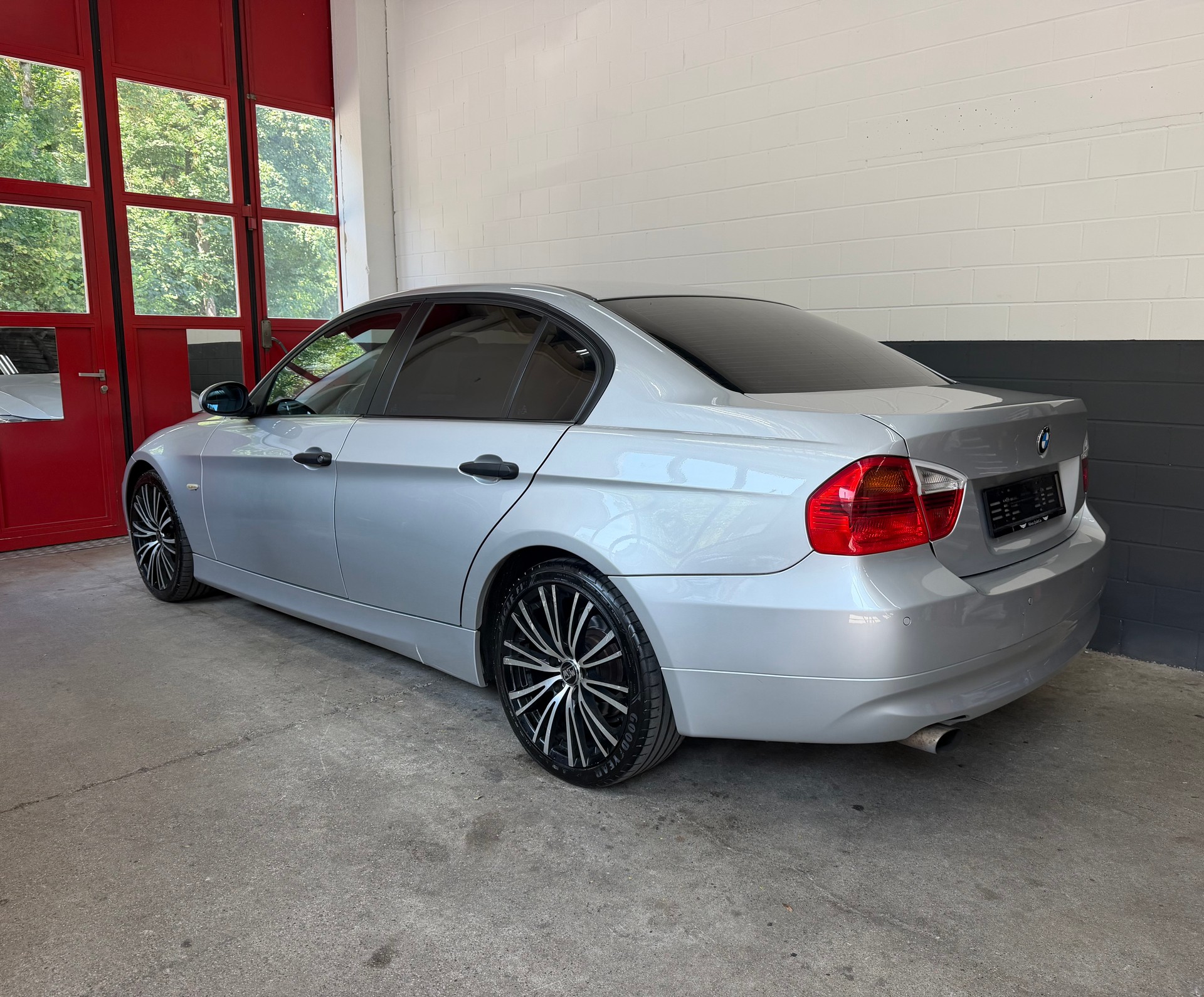 BMW 320i //NEU AB MFK!-image-4