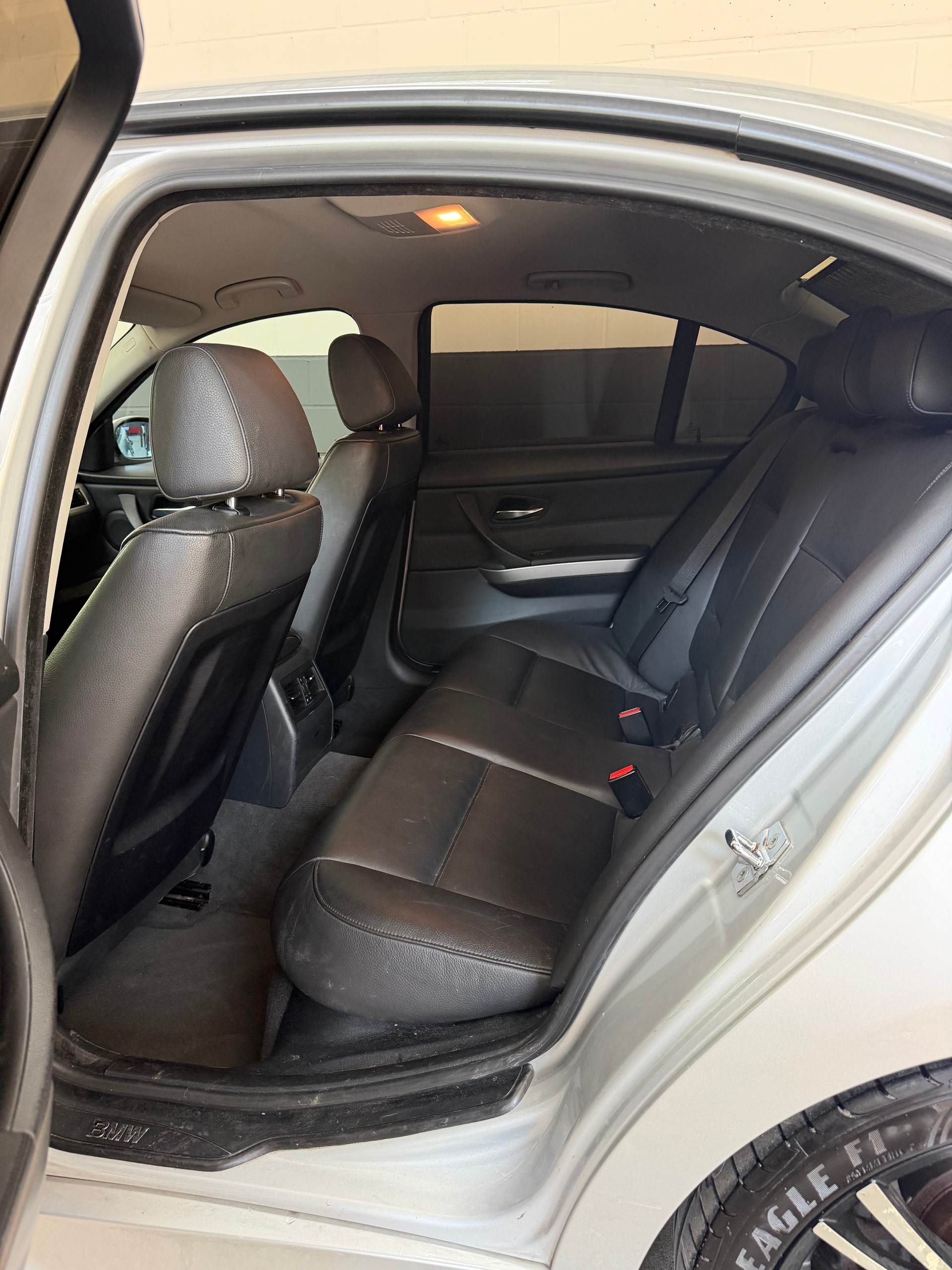 BMW 320i //NEU AB MFK!-image-12