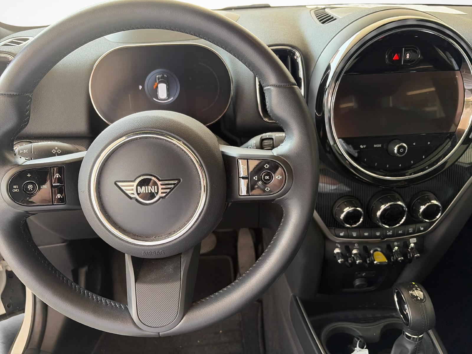 MINI Countryman Cooper SE ALL4 F60-image-10