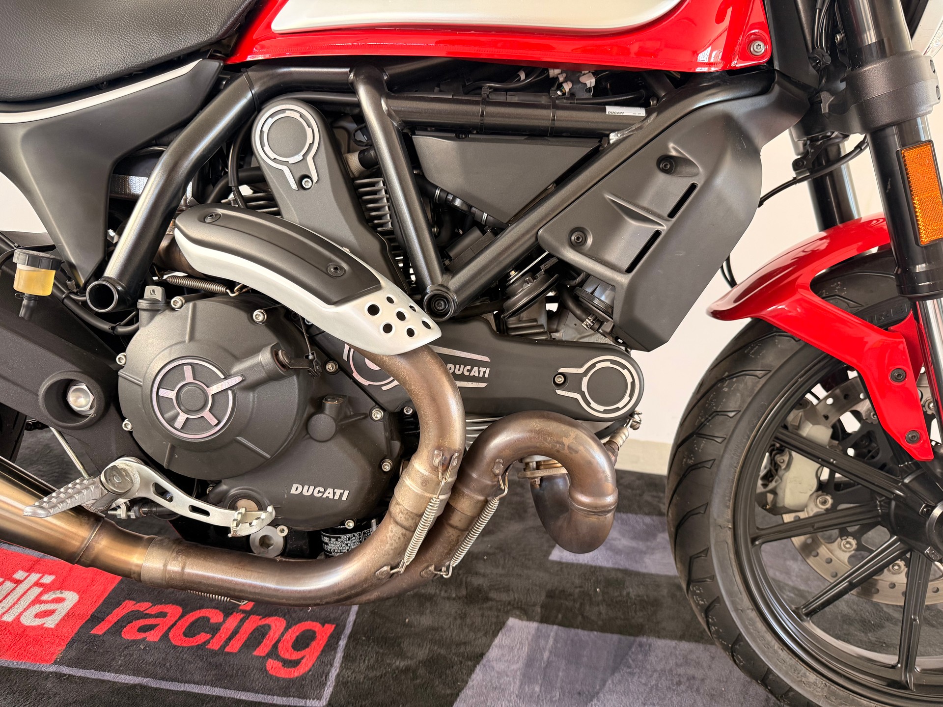 DUCATI SCRAMBLER 800-image-1