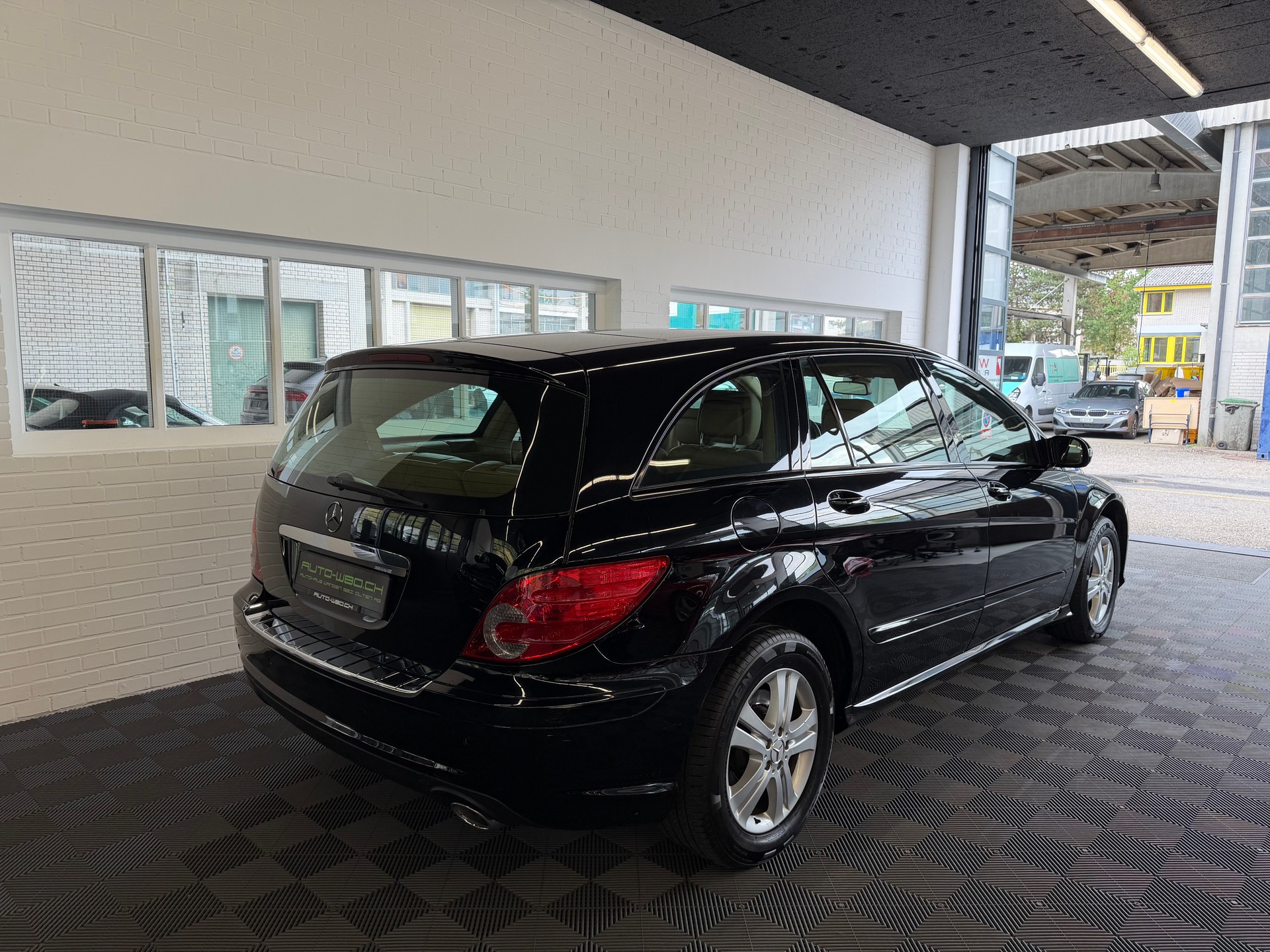 MERCEDES-BENZ R 300 (280) L 7G-Tronic-showroom-element-3