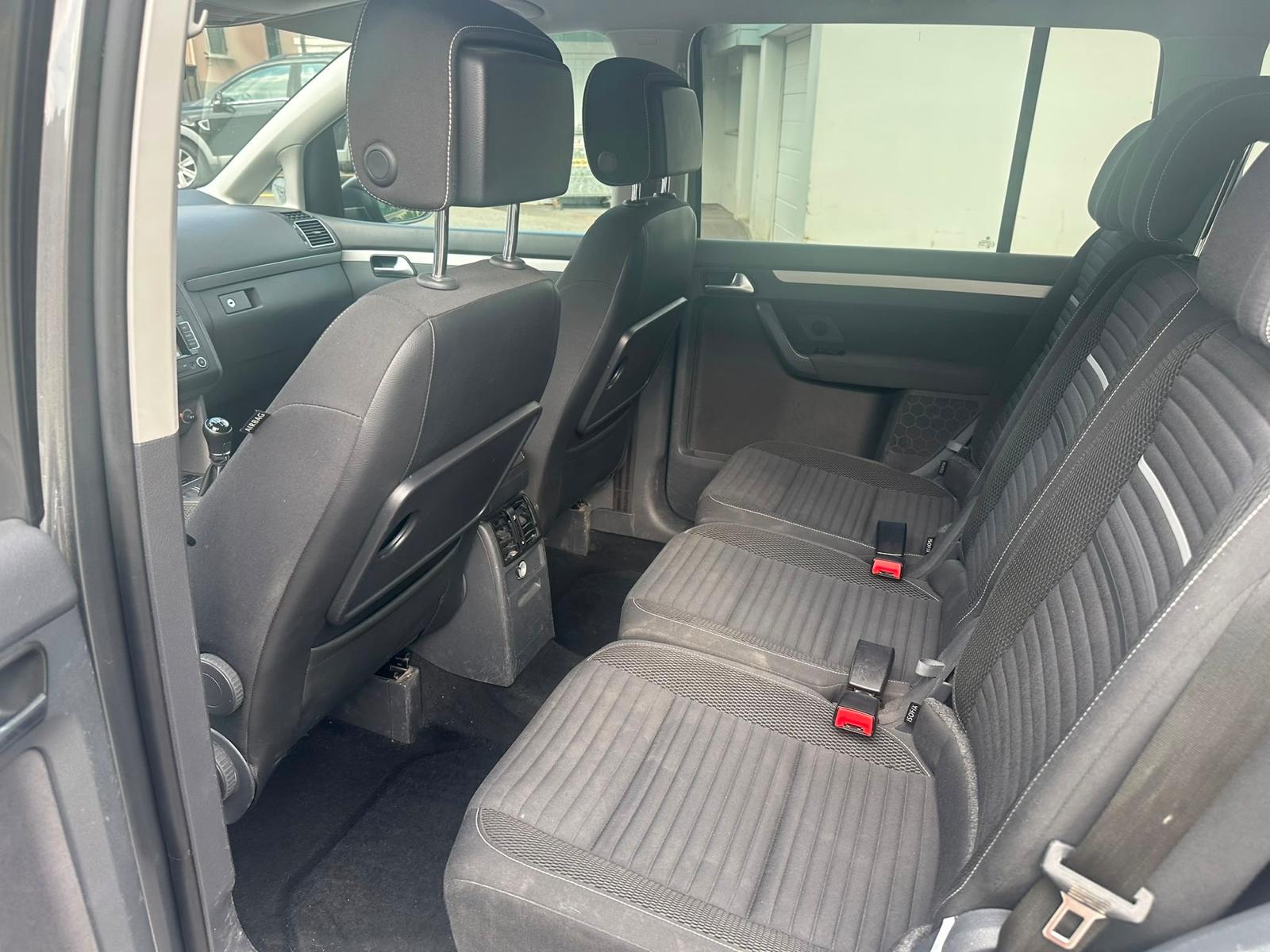 VW TOURAN-image-5
