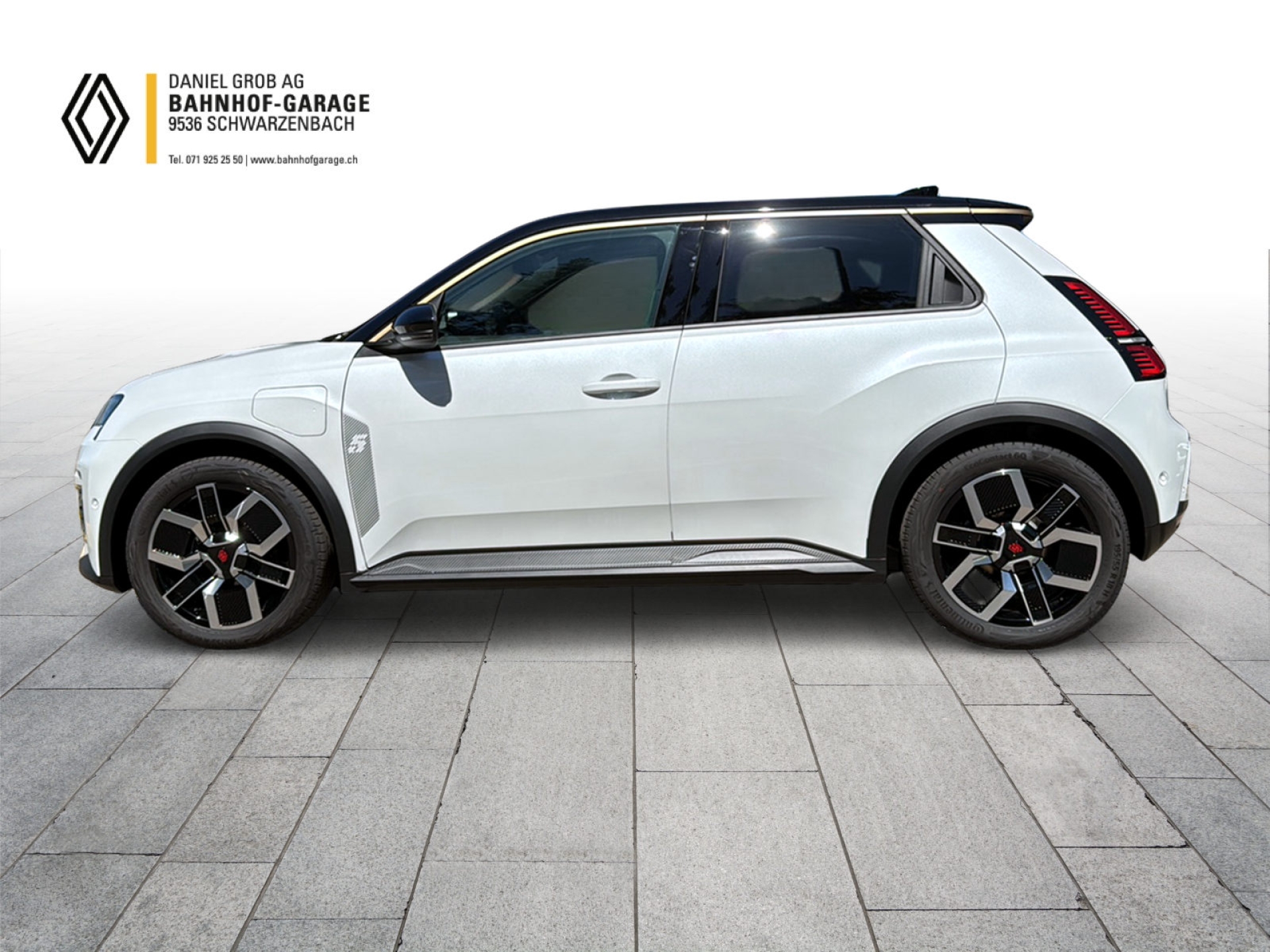 RENAULT R5 E-Tech Comfort Range techno-showroom-element-2