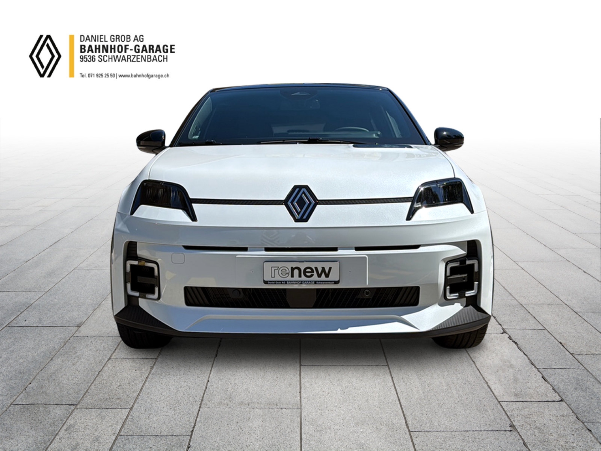 RENAULT R5 E-Tech Comfort Range techno-showroom-element-1