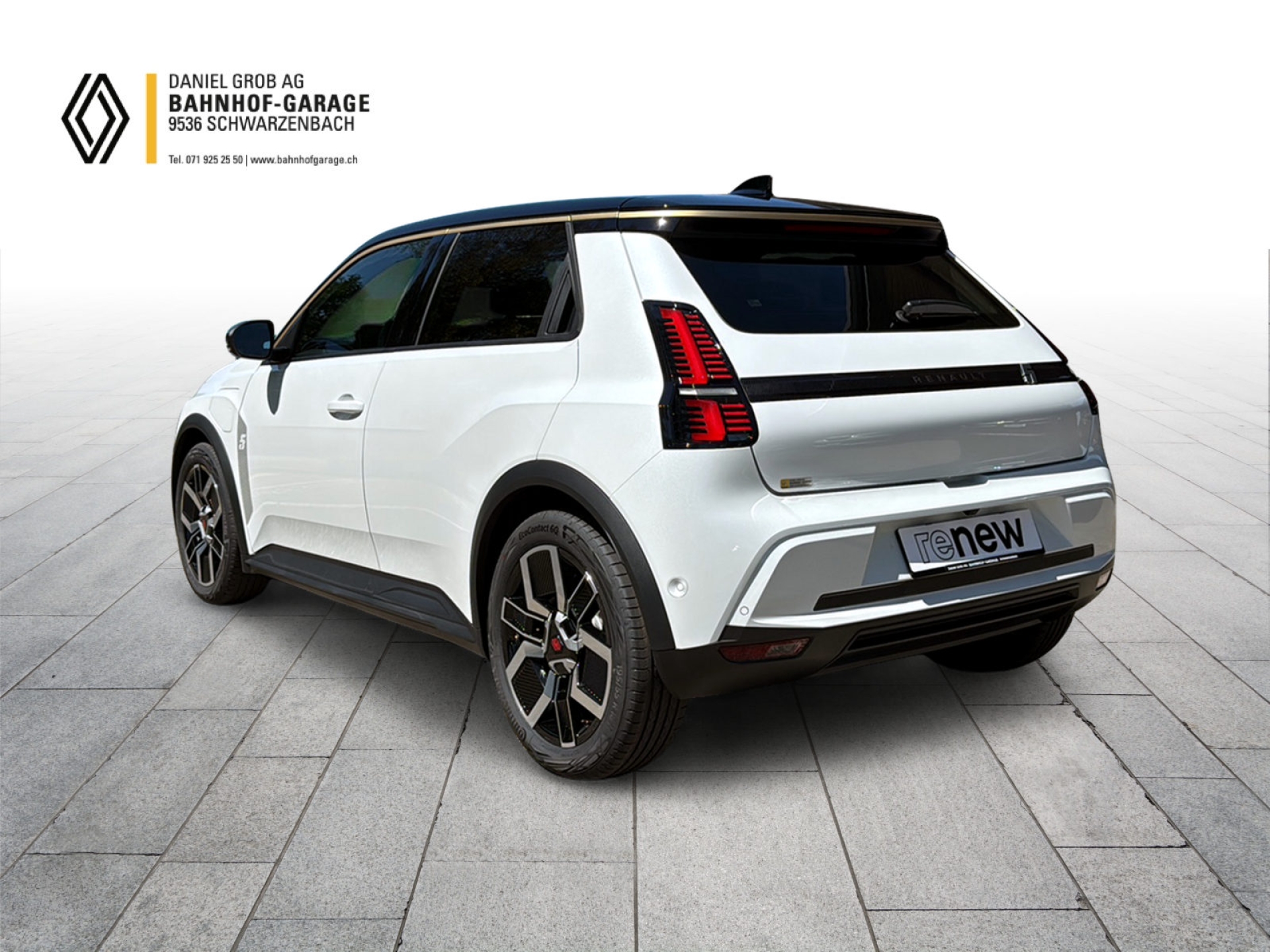 RENAULT R5 E-Tech Comfort Range techno-showroom-element-3