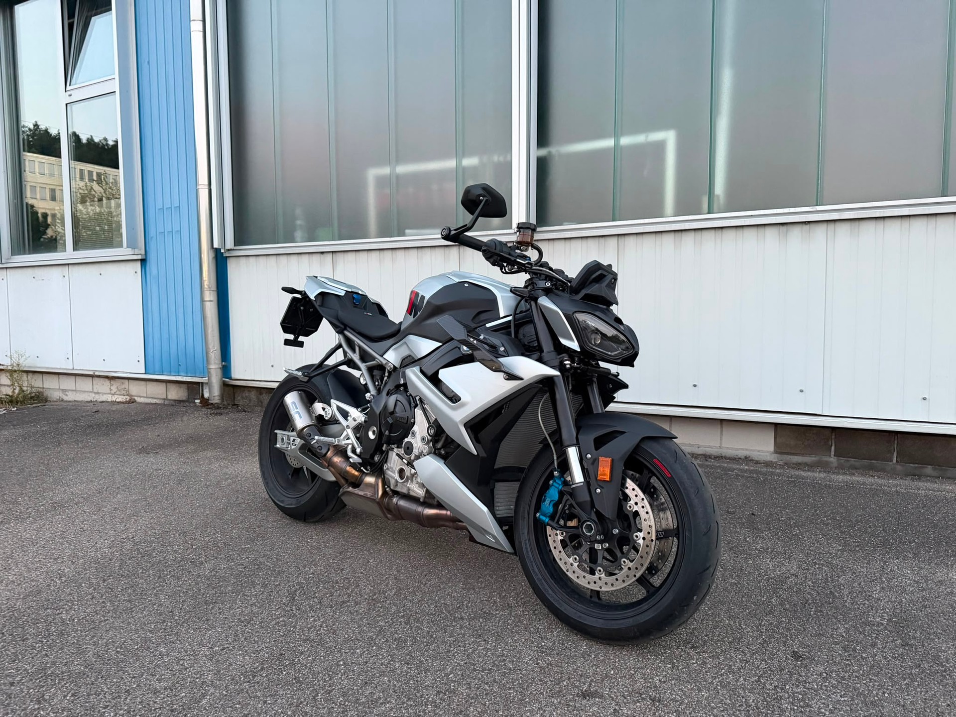 BMW M 1000 R-image-1