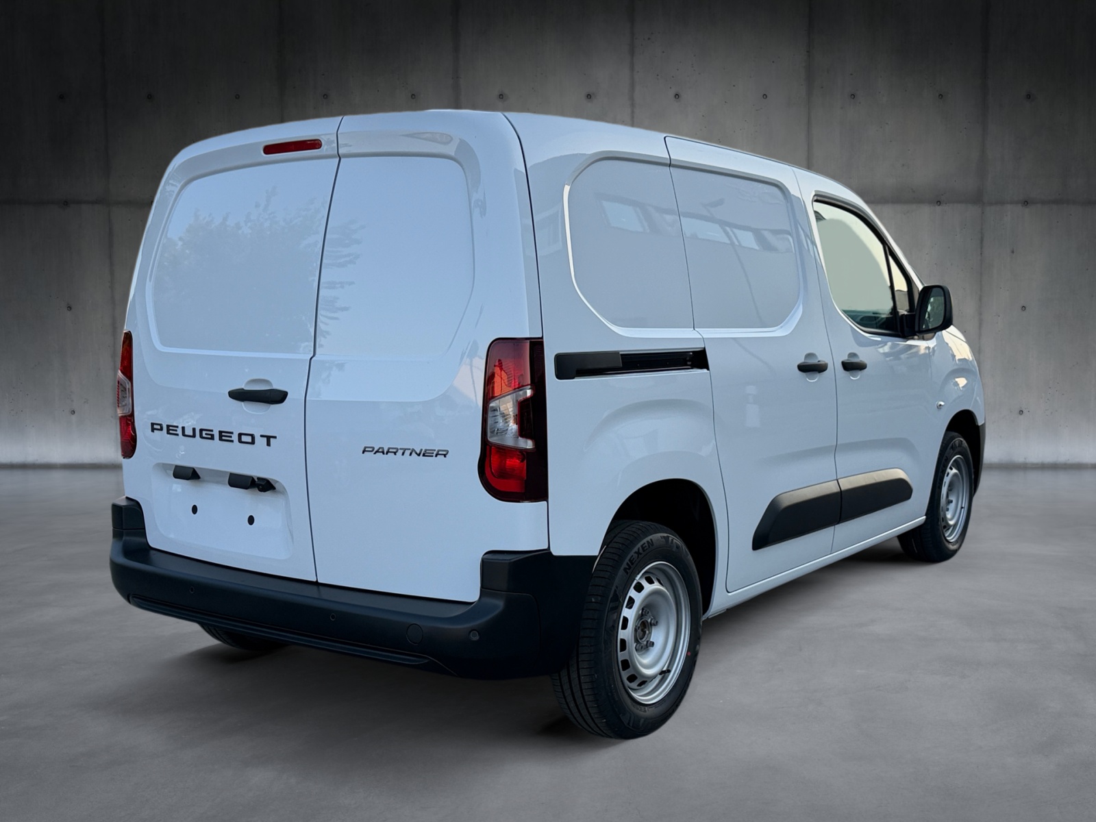 PEUGEOT Partner 1.2 Pure Tech 110 Standard 650kg, * Aktionsmodell * 10 Zoll Touchscreen mit CarPlay Kabellos * Kamera * Durchladeluke *-showroom-element-2