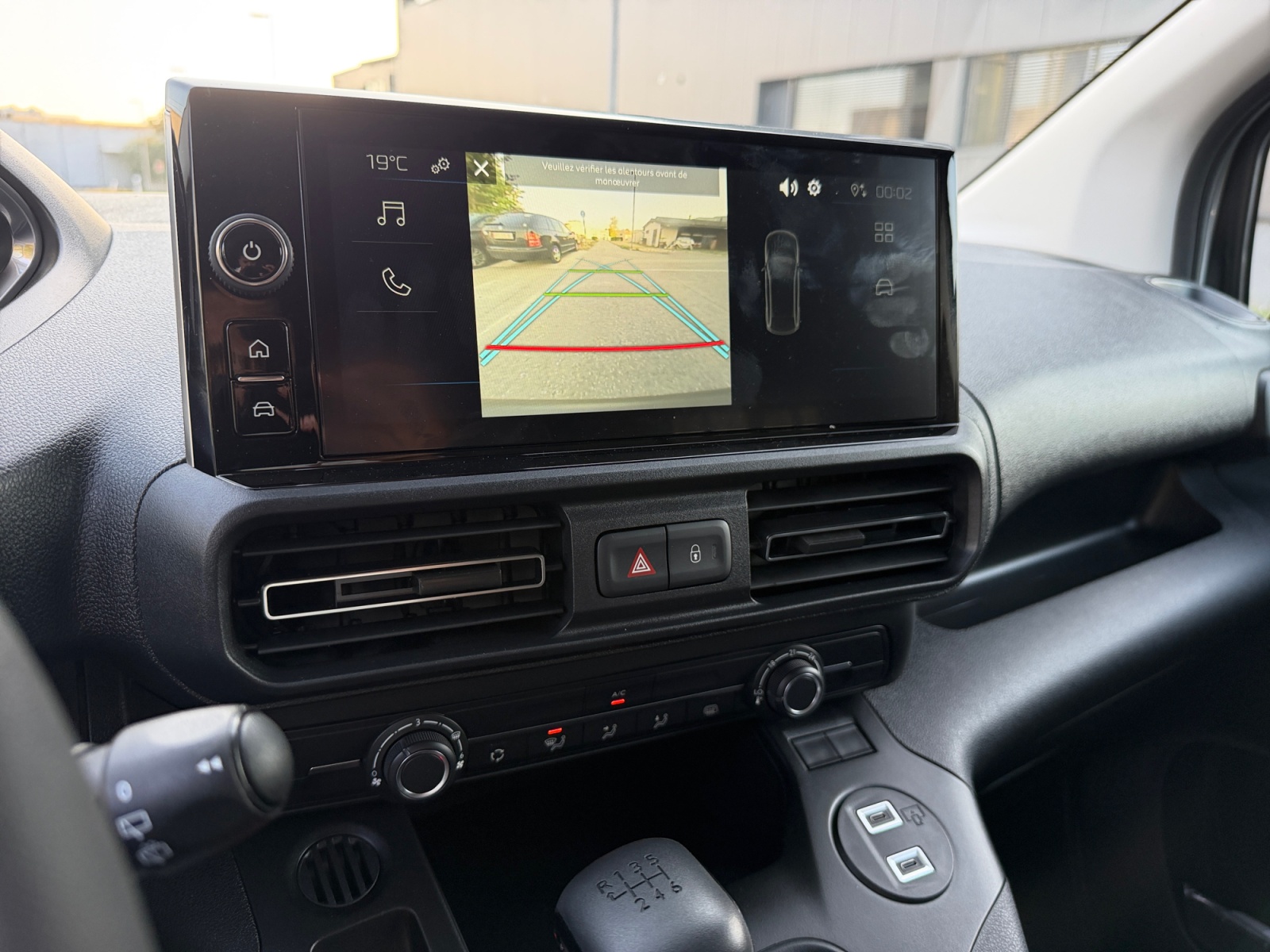 PEUGEOT Partner 1.2 Pure Tech 110 Standard 650kg, * Aktionsmodell * 10 Zoll Touchscreen mit CarPlay Kabellos * Kamera * Durchladeluke *-image-10